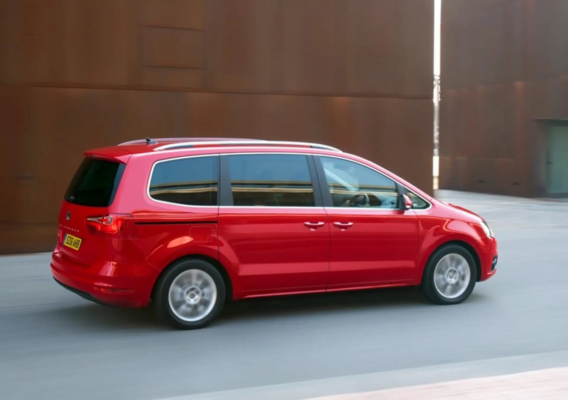 The SEAT Alhambra - What Car? MPV of the Year 2012