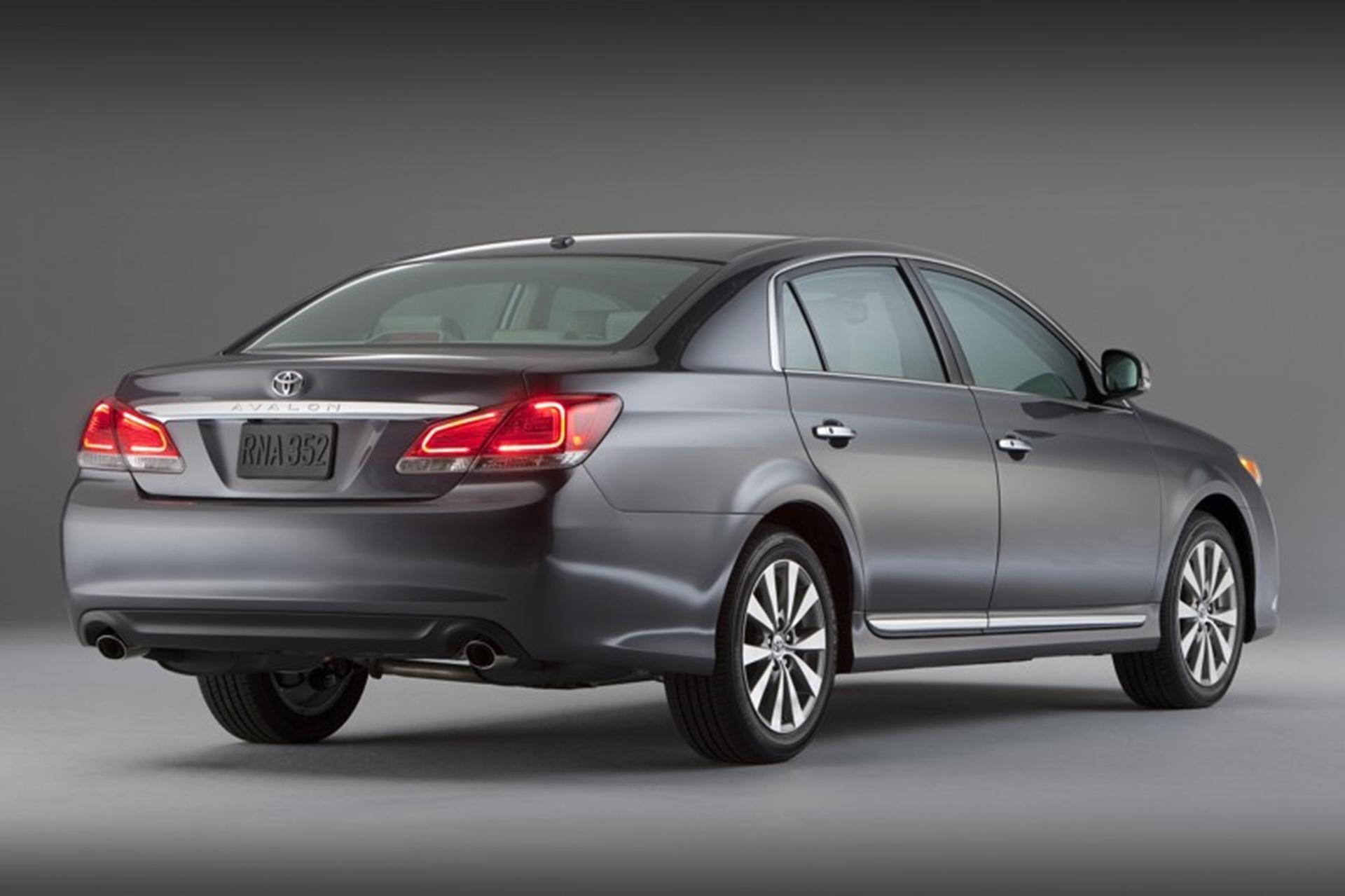 2012 Toyota Avalon Blends Luxury, Elegance and Efficiency in the Full-Size Segment