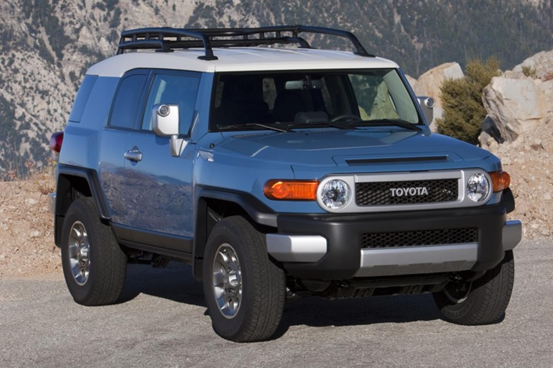 Toyota FJ Cruiser: Uniquely Fuses Off-Road Prowess With Heritage Design and Modern Connectivity