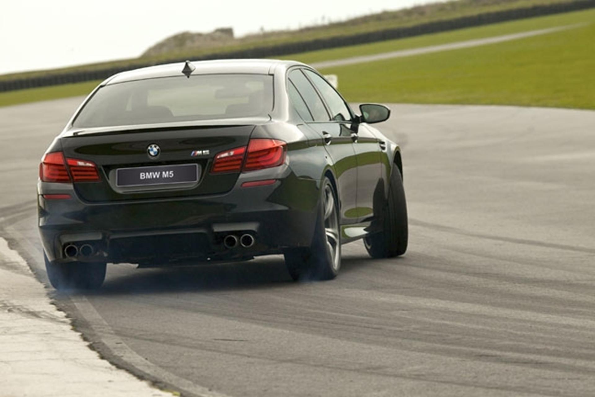 BMW M5 Drive system: Superior power, Supreme efficiency.