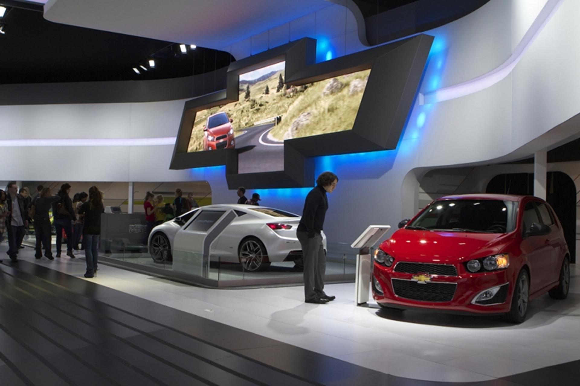 Chicago Auto Show Consumers Share Spotlight