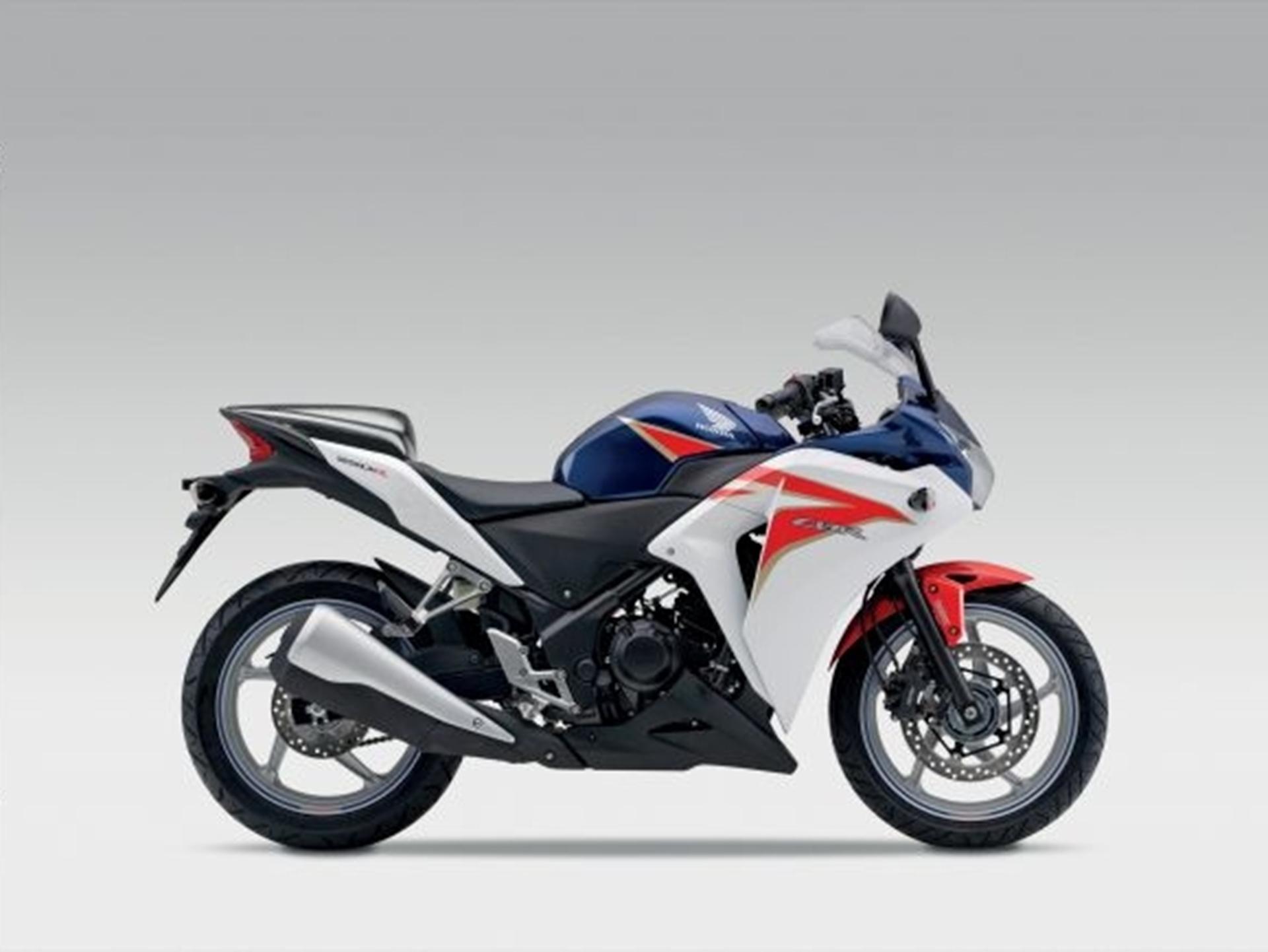 Honda announces affordable production racer