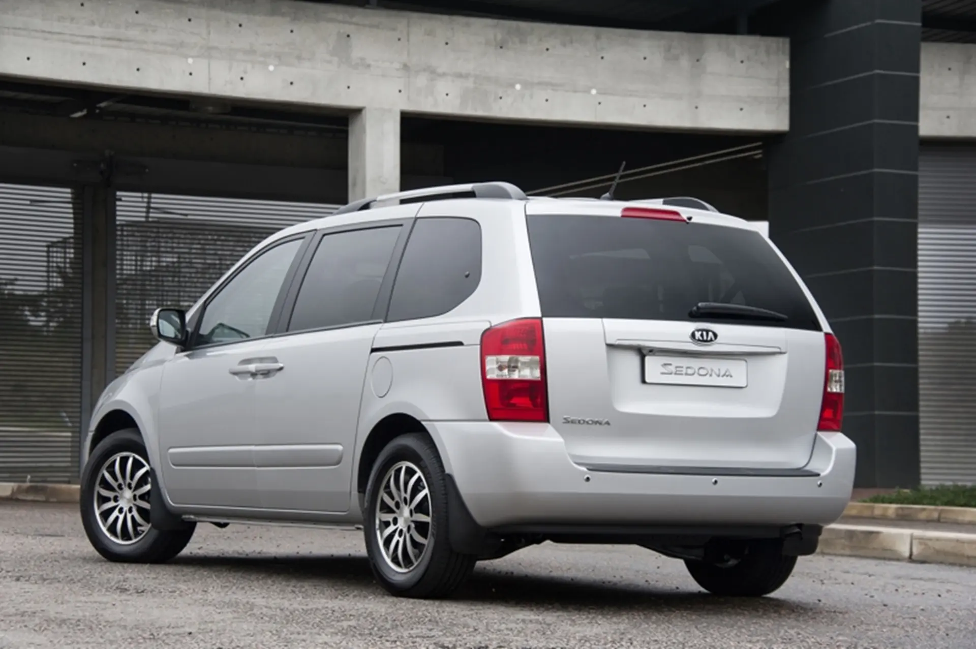 KIA Sedona Rear