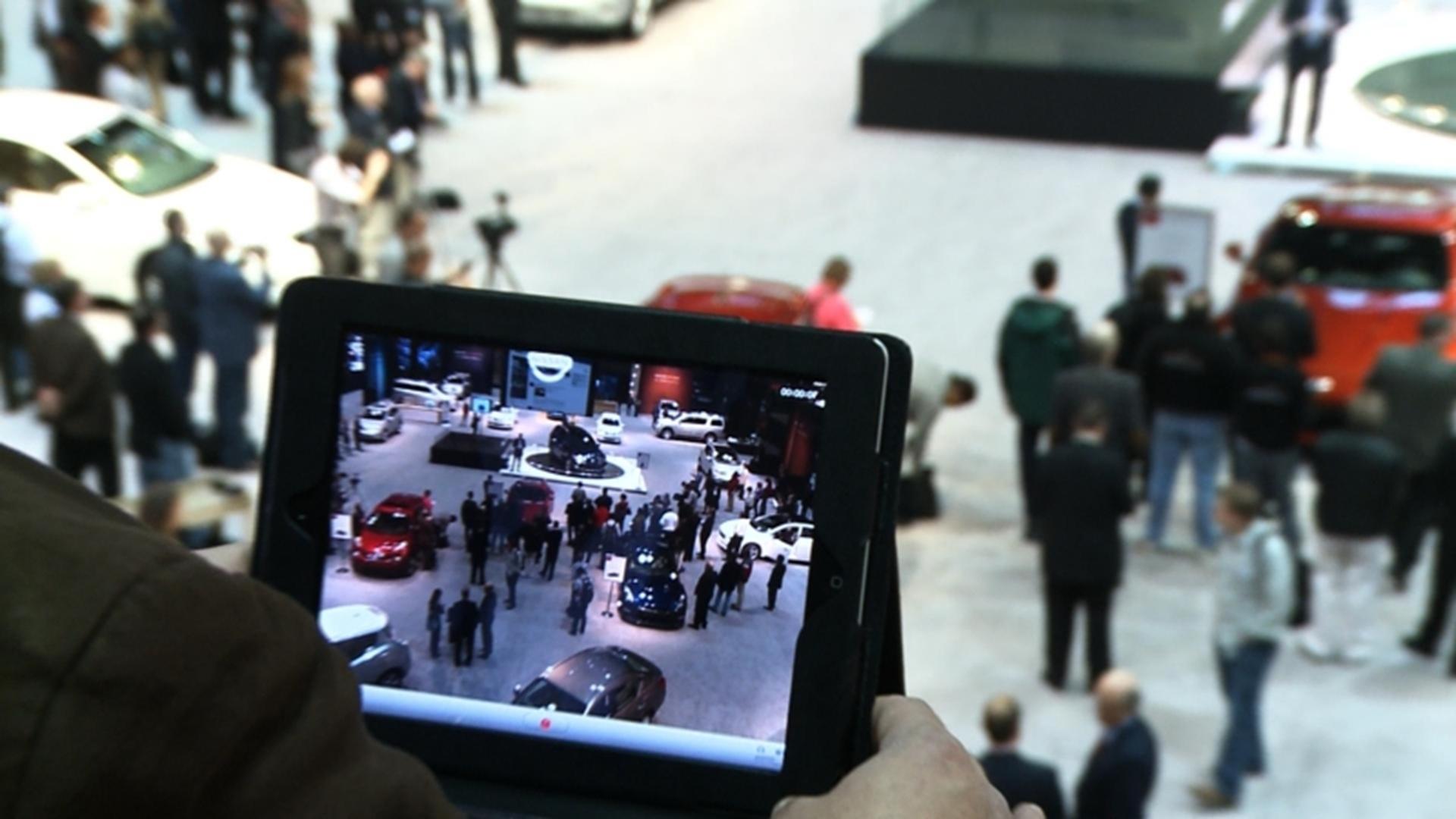 Nissan Hosts Hundreds of Auto Bloggers at Chicago Auto Show for Launch of Project 370Z