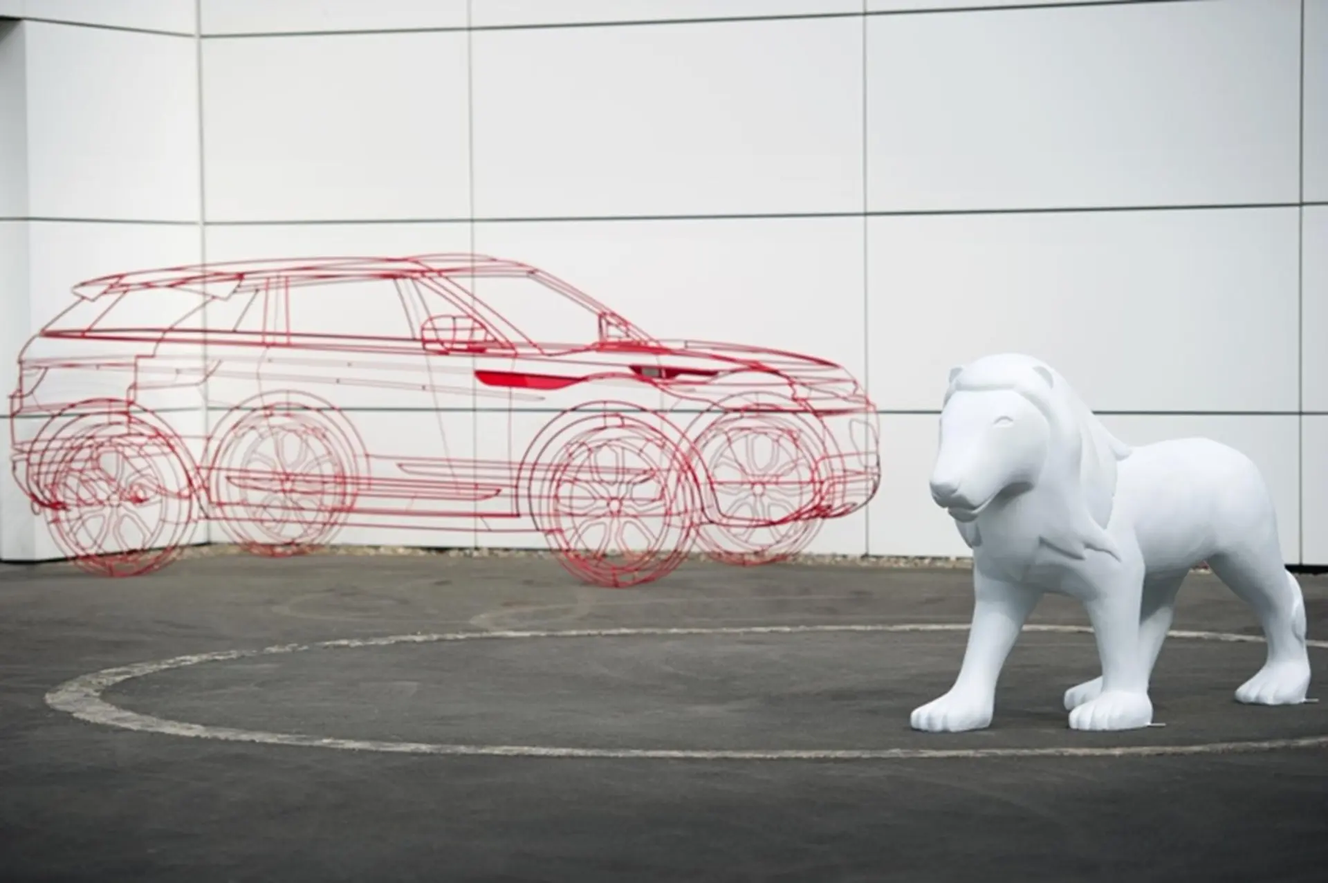 Land Rover Born Free Lion