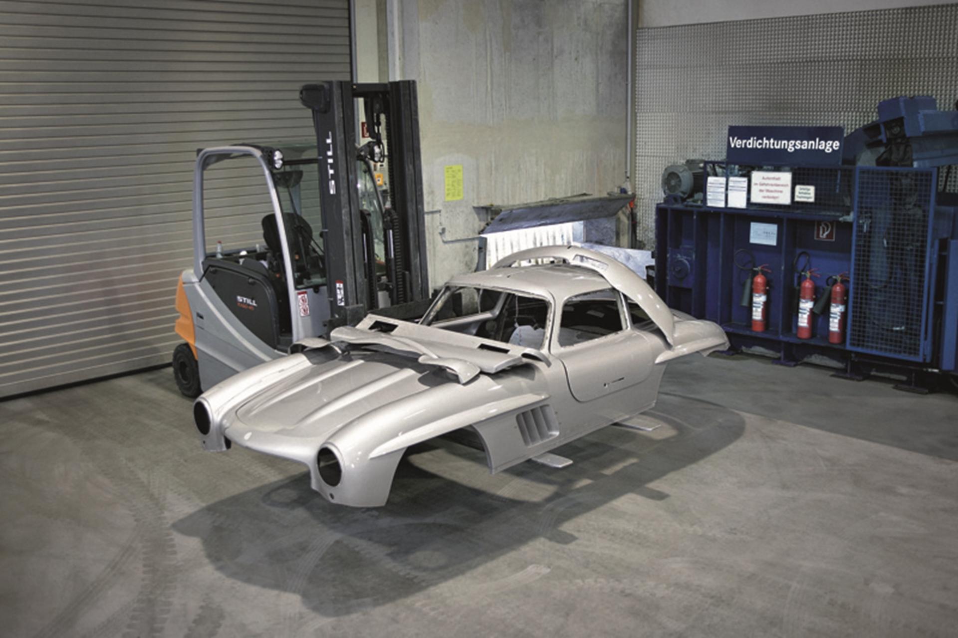 Unlawful replica of a Mercedes-Benz 300 SL destroyed