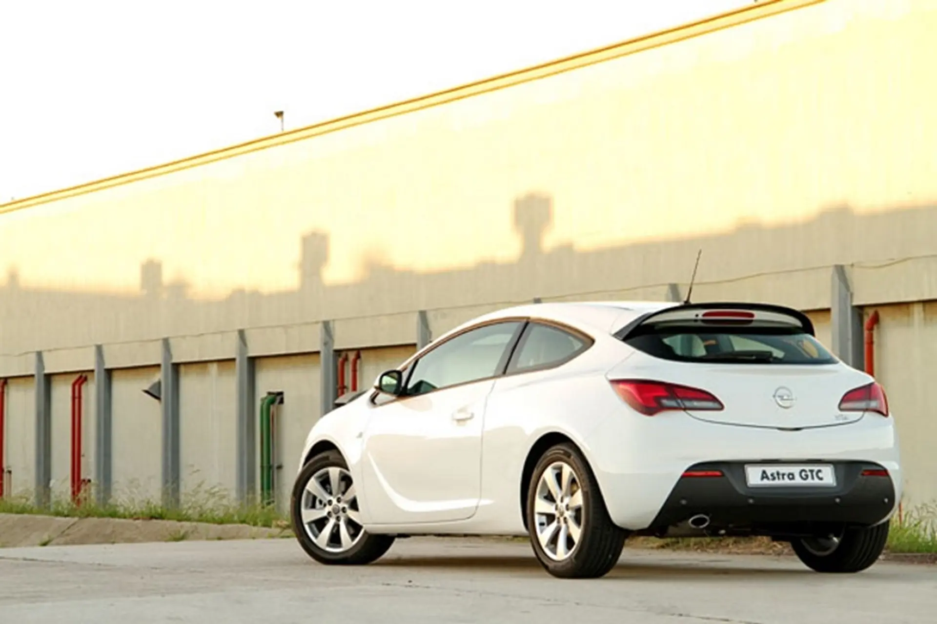 Opel Astra GTC 2012