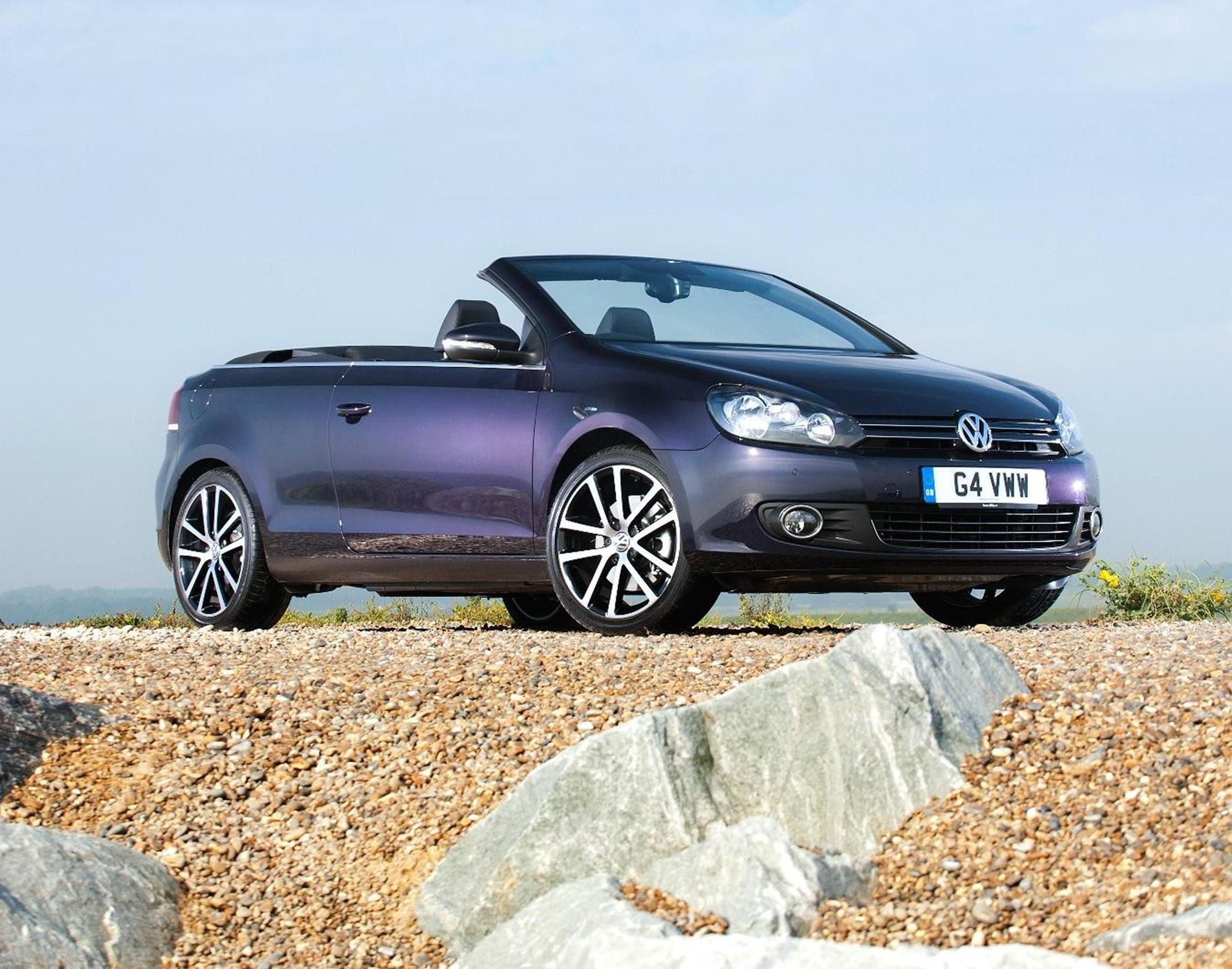 VOLKSWAGEN up! AND GOLF CABRIOLET WIN AT CARBUYER AWARDS