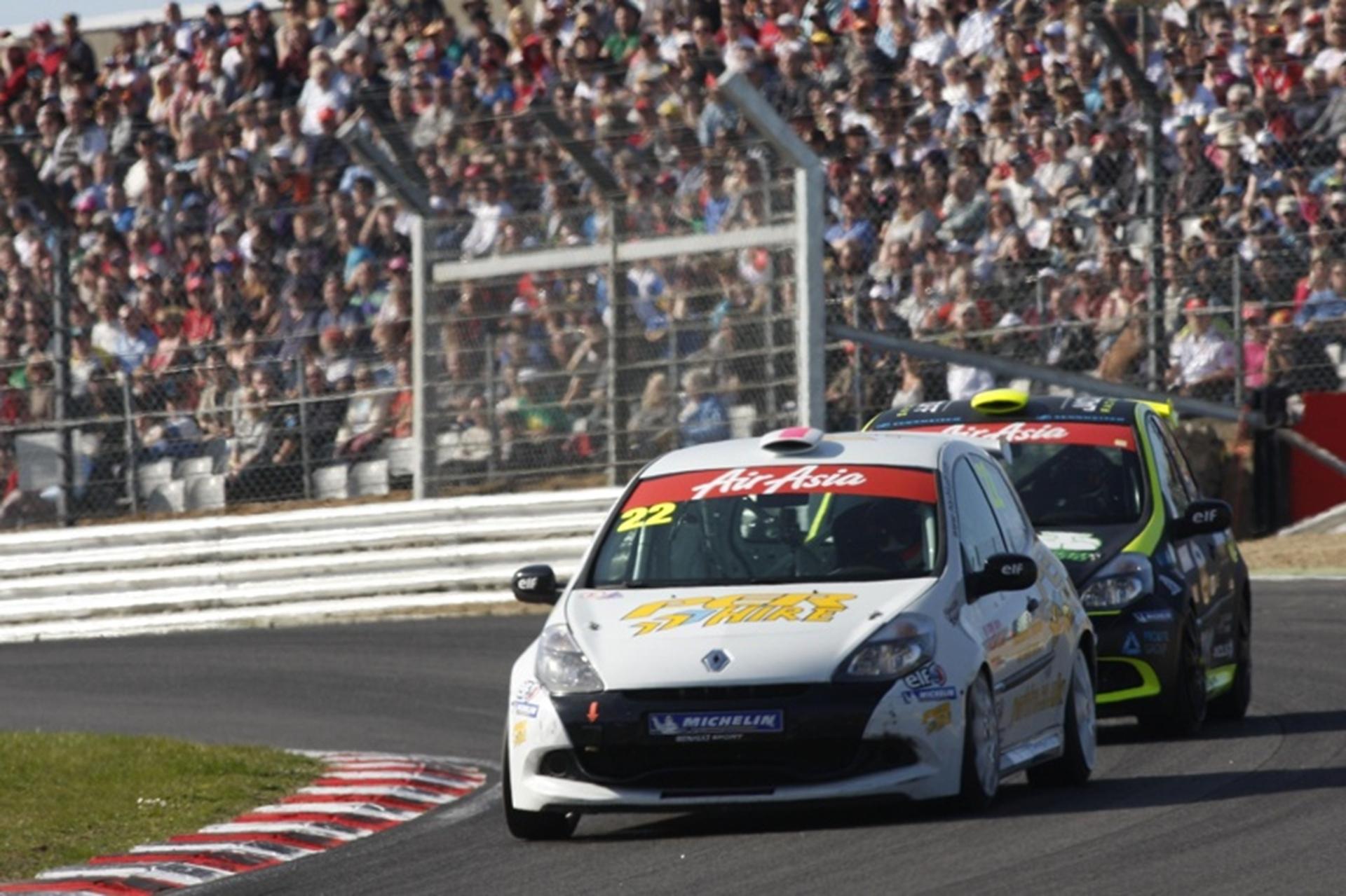 Rivett Score Victory at Brands Hatch