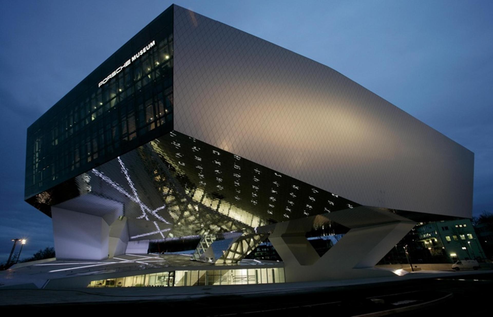 PORSCHE CELEBRATES 60 YEARS OF PORSCHE CLUBS