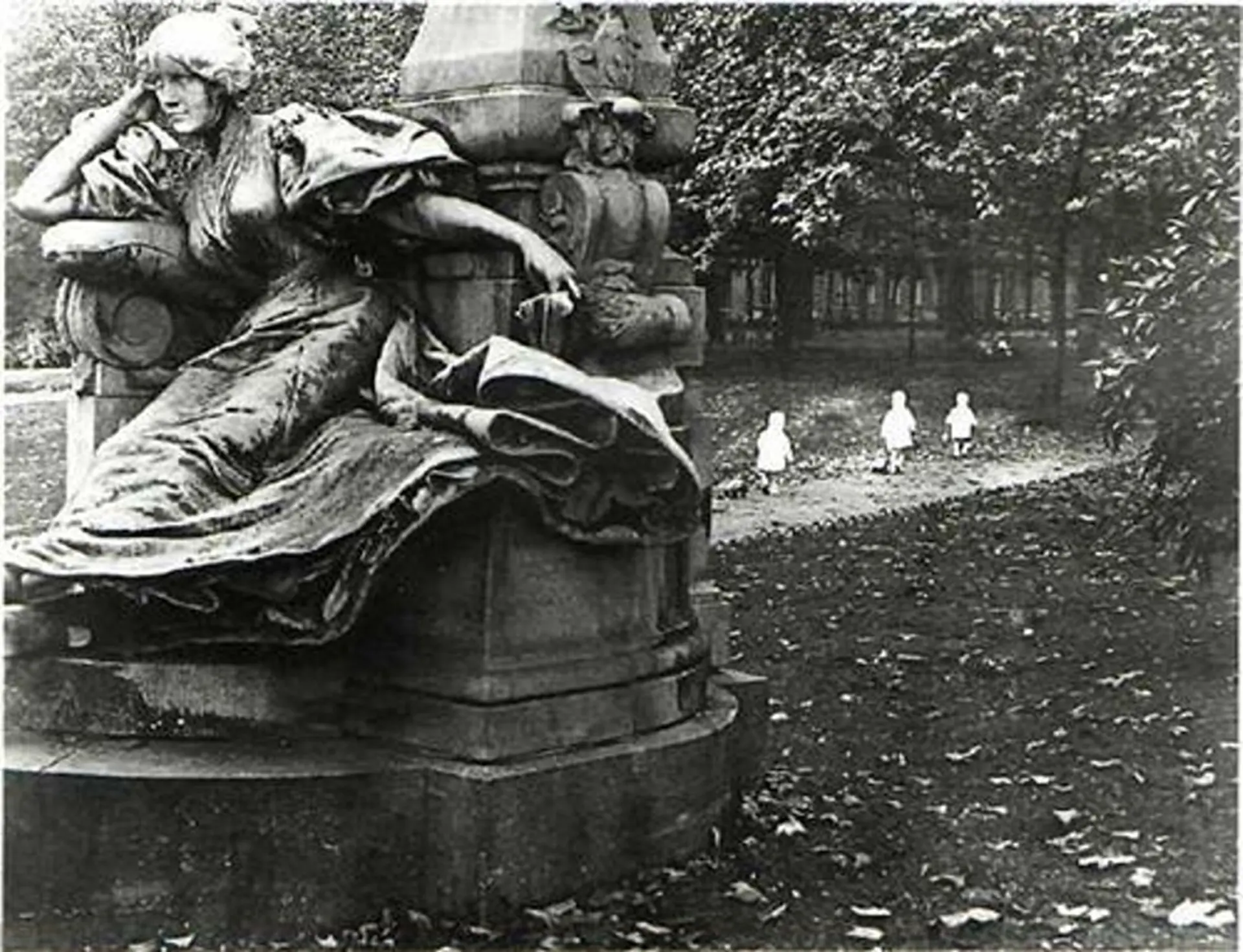 Robert Doisneau Three children in the park
