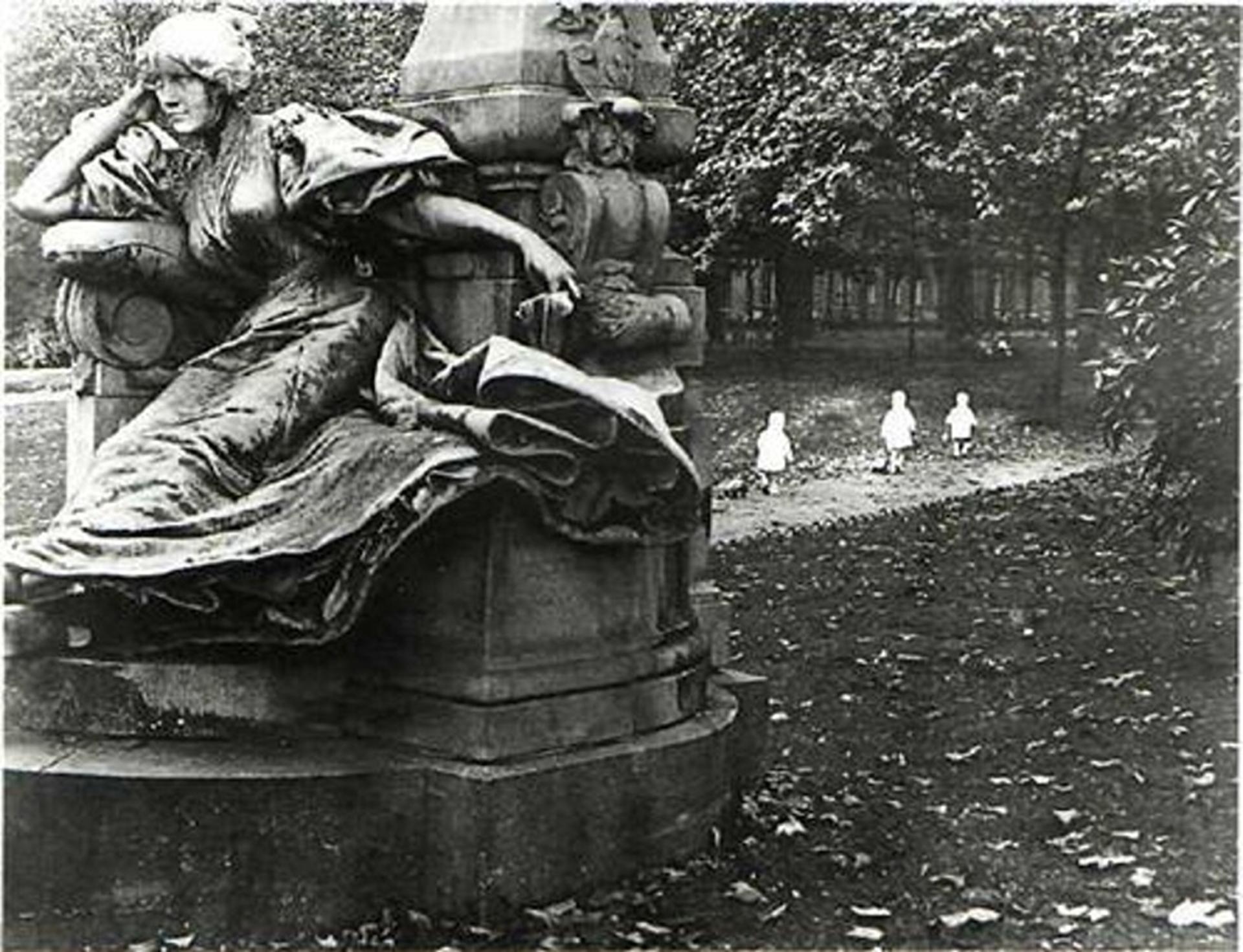 Robert Doisneau 14 April 2012 Google Doodle