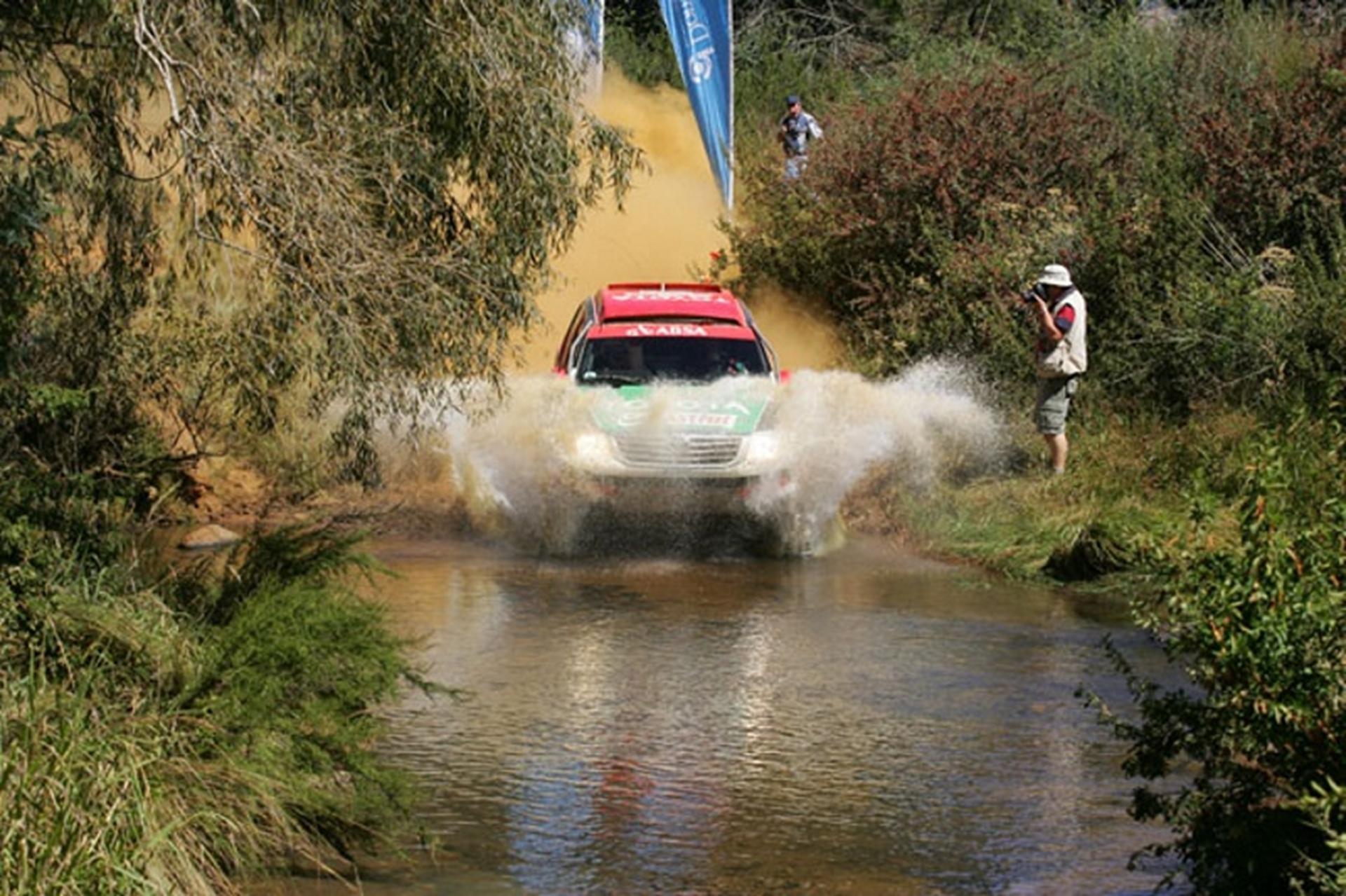 Toyota Hilux South Africa: CASTROL TEAM TOYOTA 1st AND 2nd IN TOYOTA DEALER 400