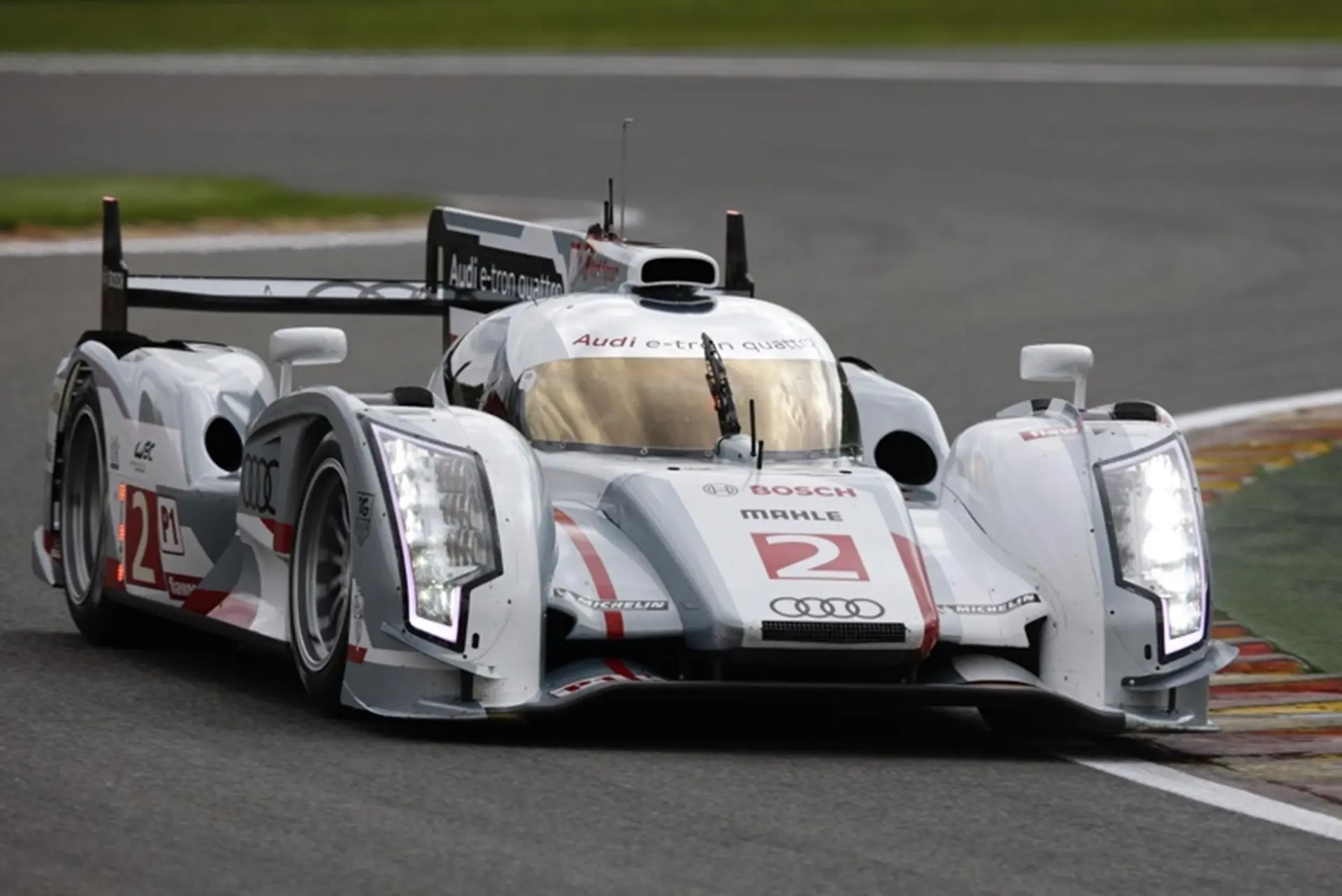 Audi R18 e-tron quattro 2012