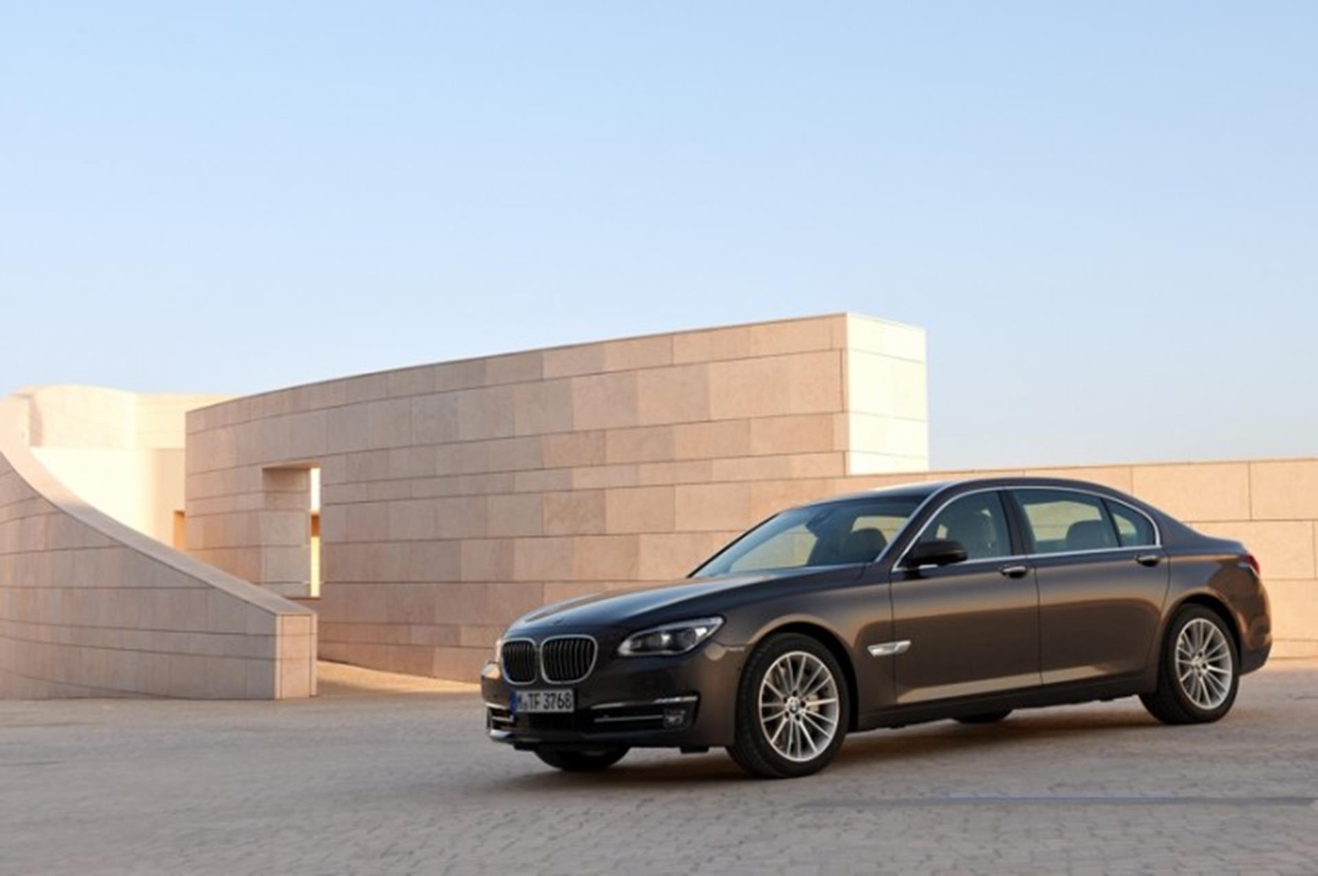 BMW 7 Series Design: Stylish presence, unique equipment features, an unforgettable way to cover the miles.
