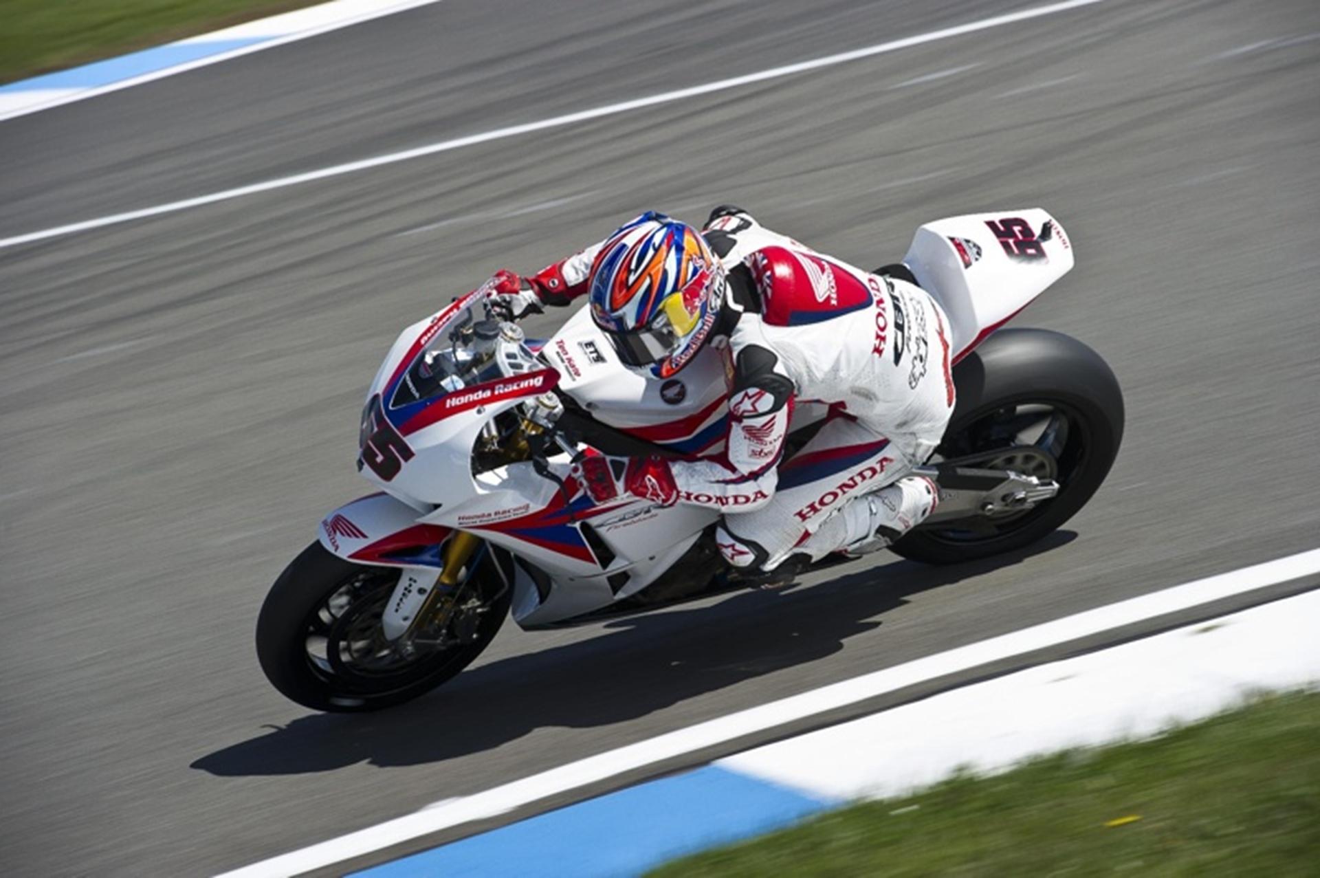 REA ON PROVISIONAL FRONT ROW AT DONINGTON