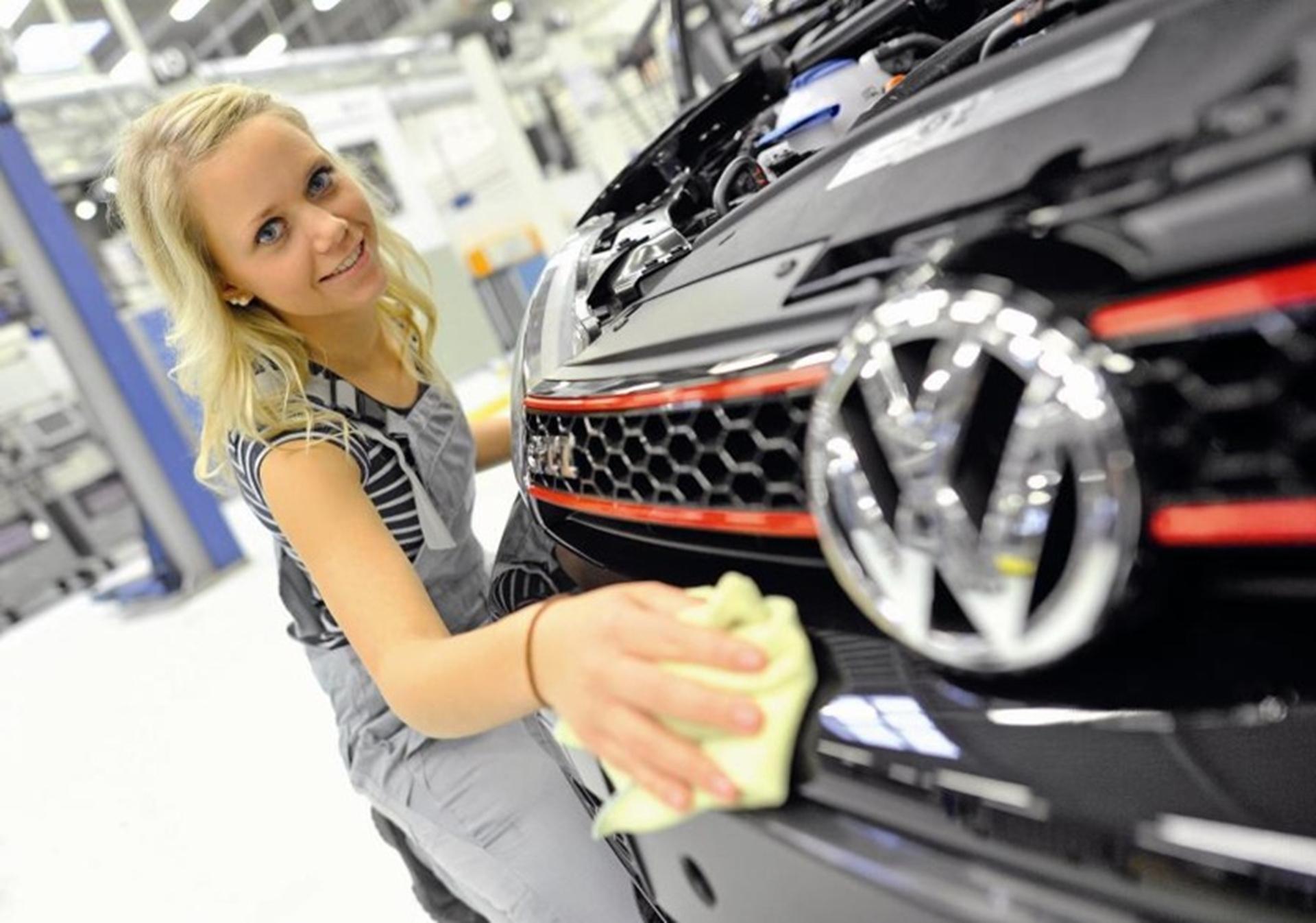 NINE VOLKSWAGEN APPRENTICES AND A GOLF GTI: THE WORTHERSEE PROJECT