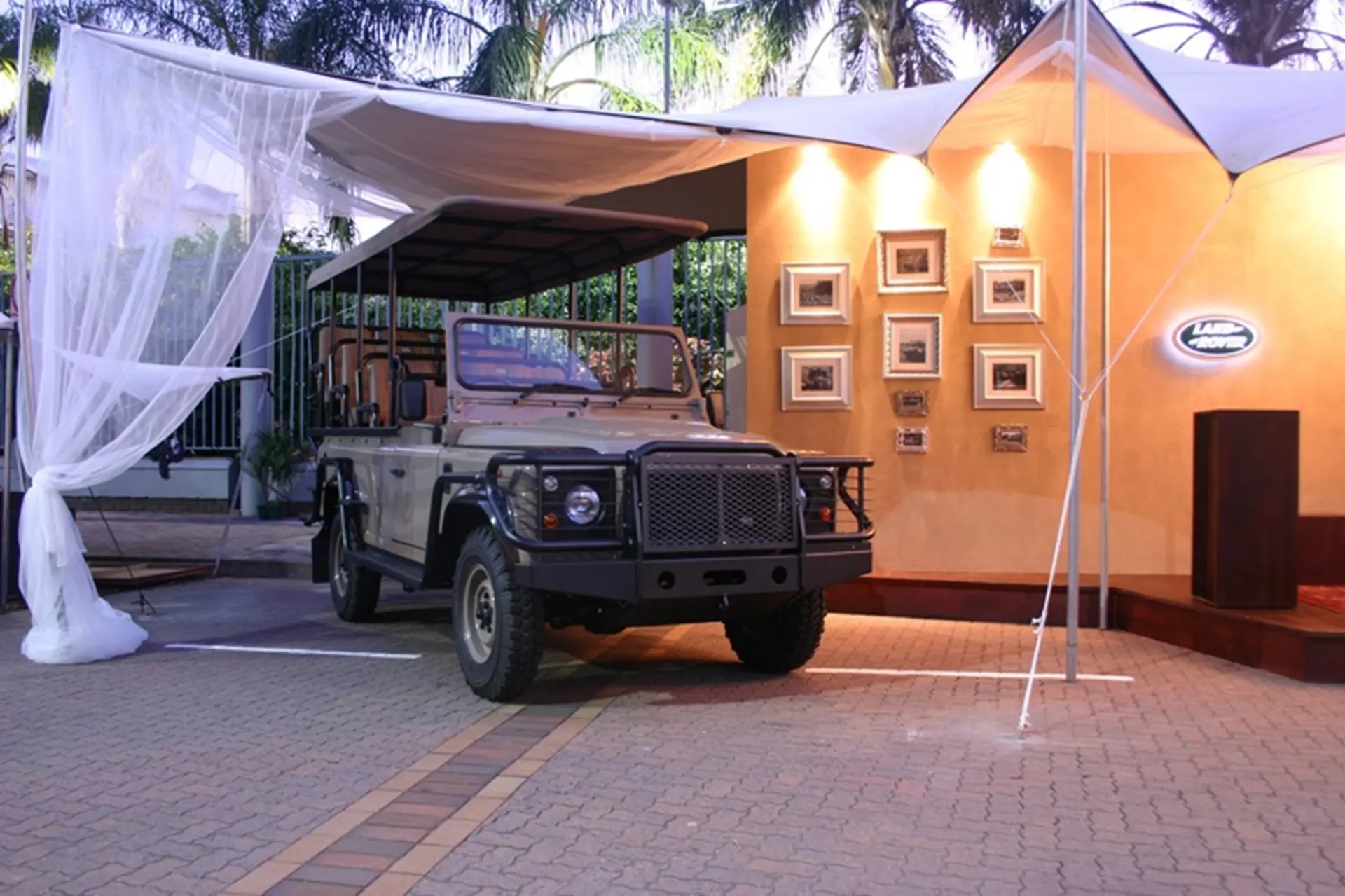 Land Rover Tourism