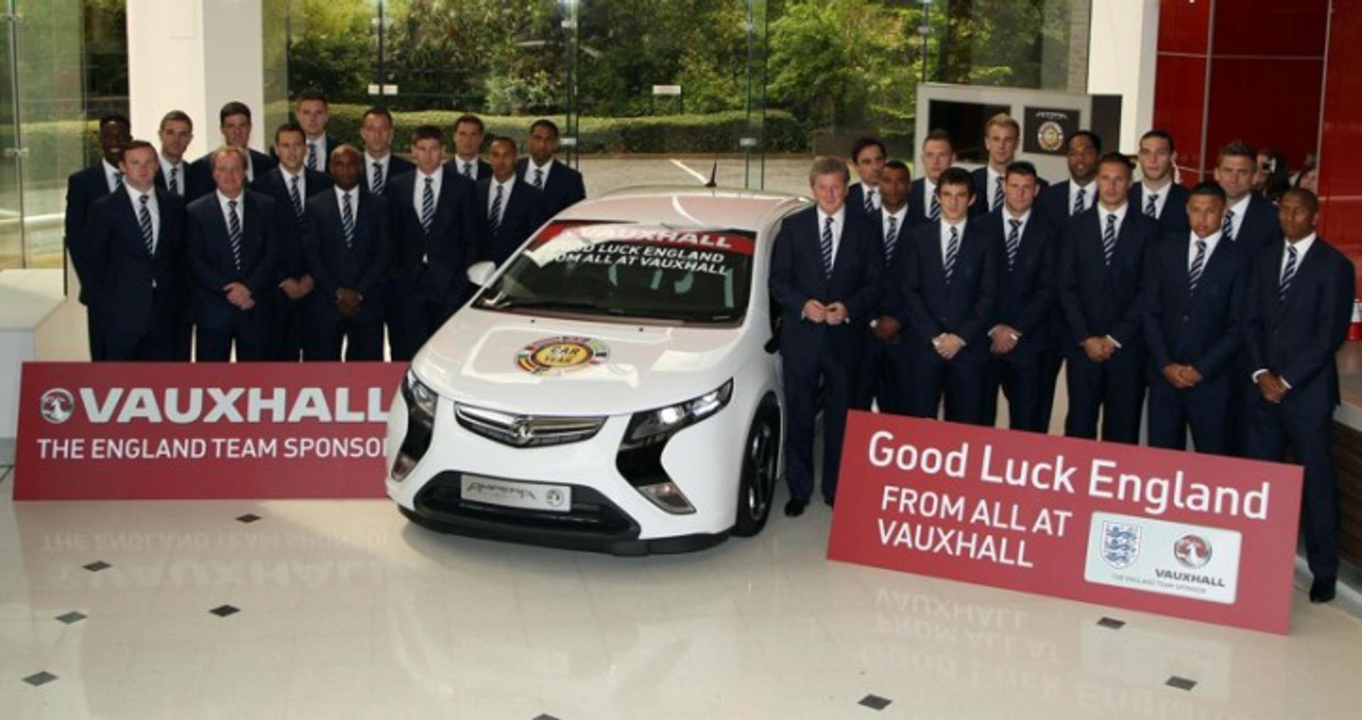 THE ENGLAND FOOTBALL TEAM VISIT VAUXHALL MOTORS HEADQUARTERS
