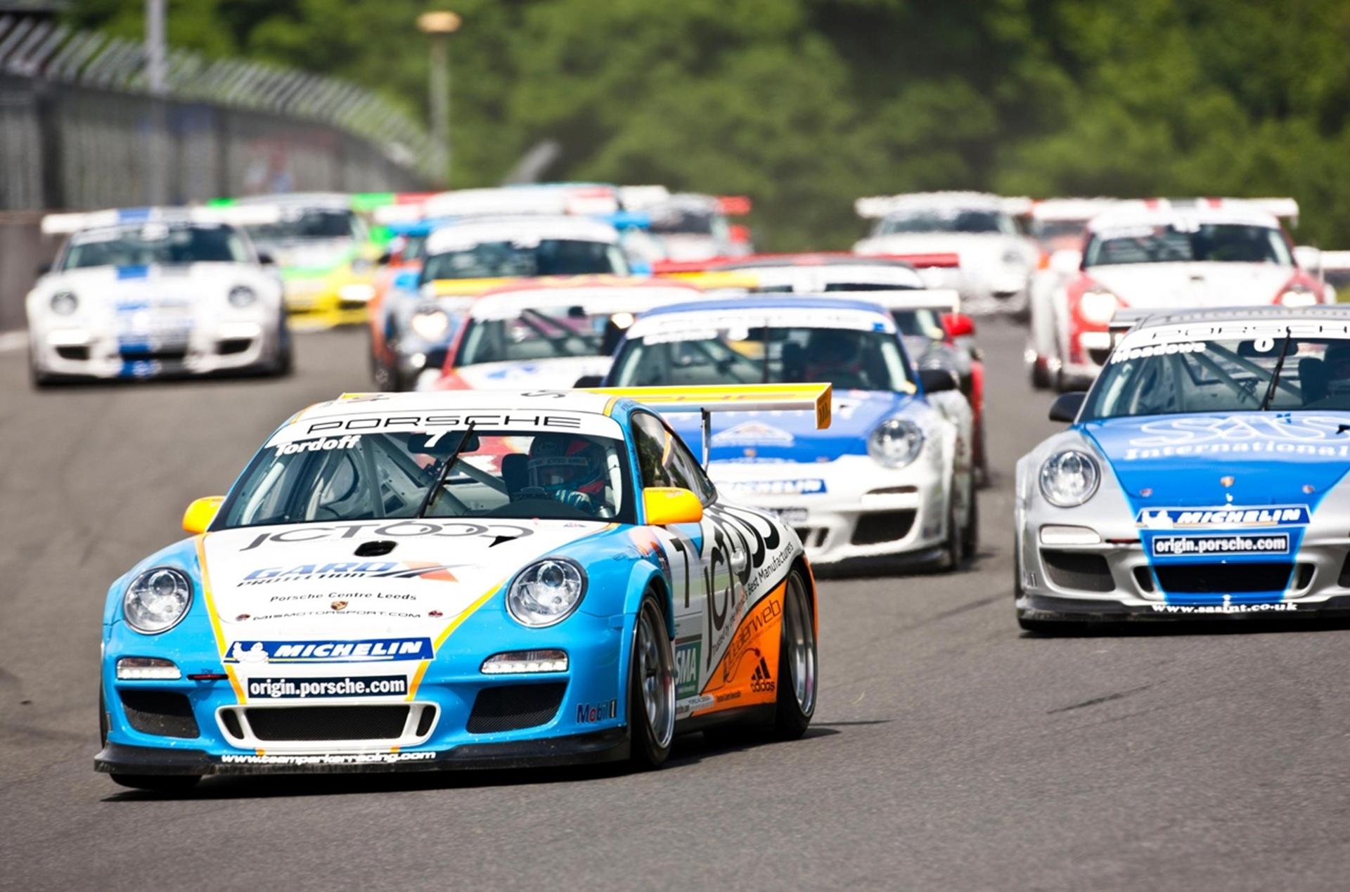 SAM TORDOFF SCORES FIRST VICTORY IN PORSCHE CARRERA CUP GB AT OULTON PARK