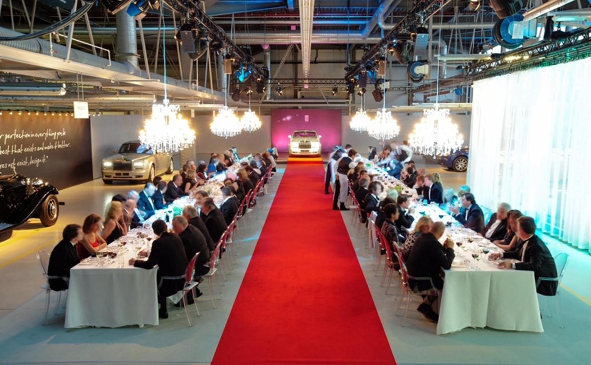 ROLLS-ROYCE CUSTOMERS DINE ON THE LINE