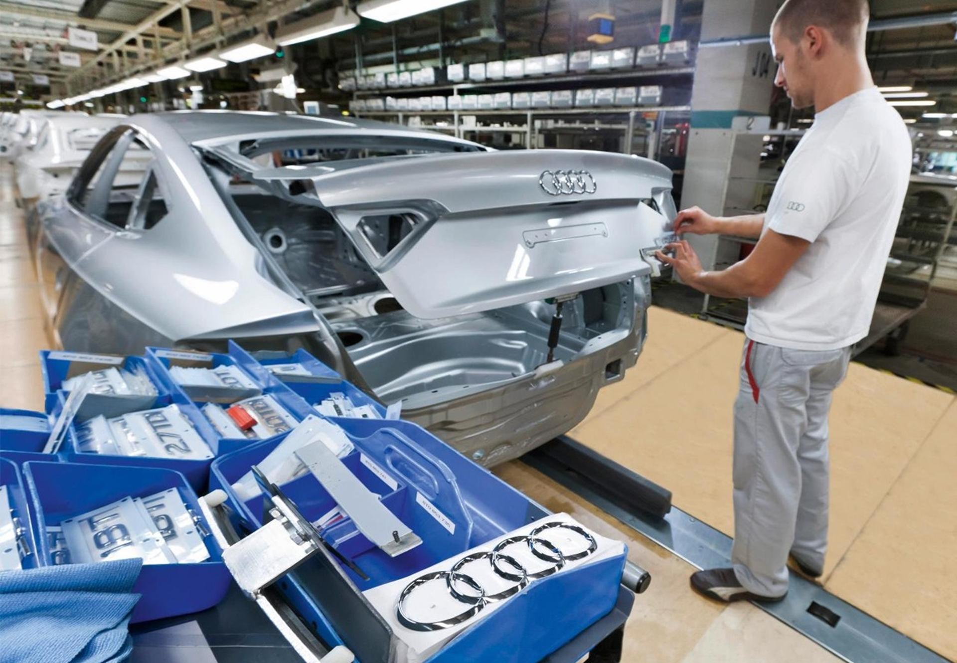 AUDI GROUP GENERATES FIRST-HALF OPERATING PROFIT OF €2.9 BILLION