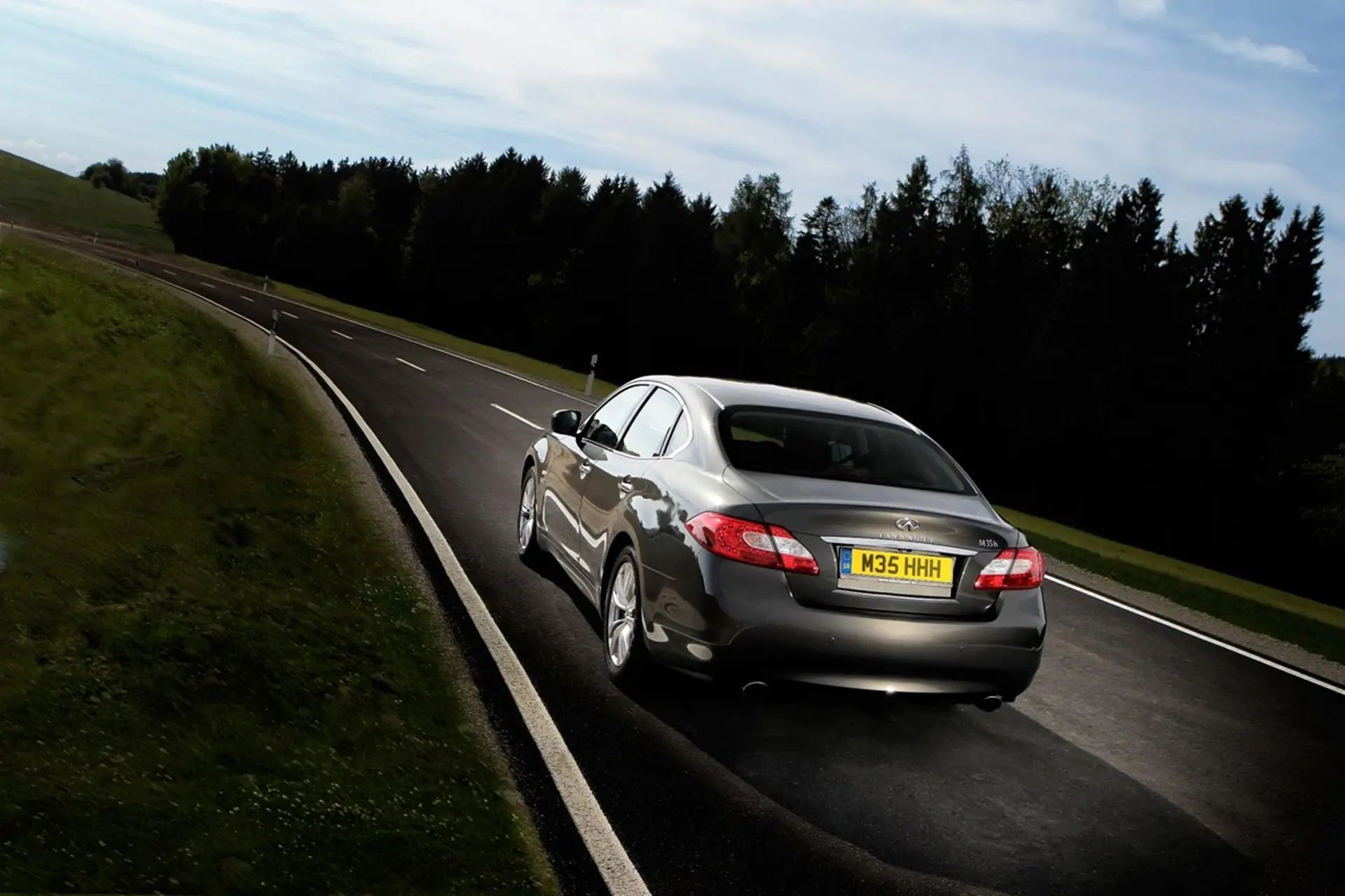 Infiniti M35h GT 2012