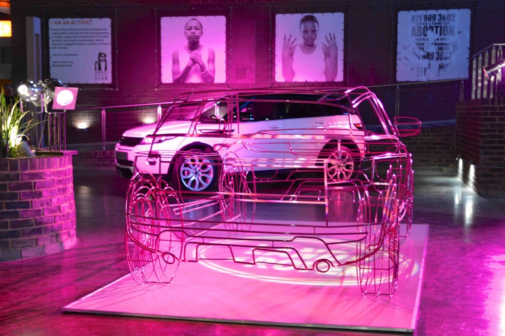 Land Rover: LIPSTICK ART REFLECTS VIBRANT JOZI ATMOSPHERE