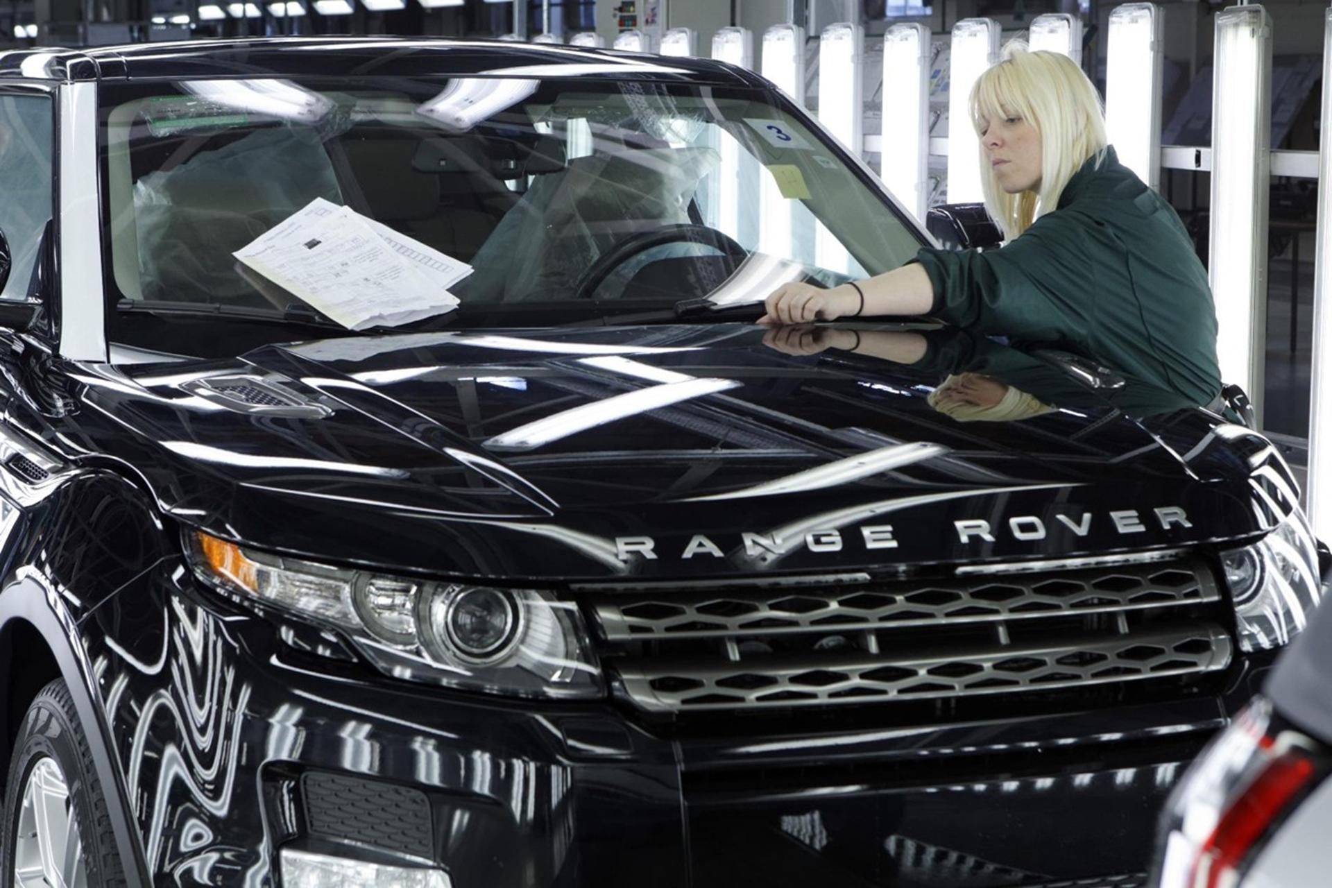 LAND ROVER CELEBRATES ONE YEAR OF RANGE ROVER EVOQUE PRODUCTION