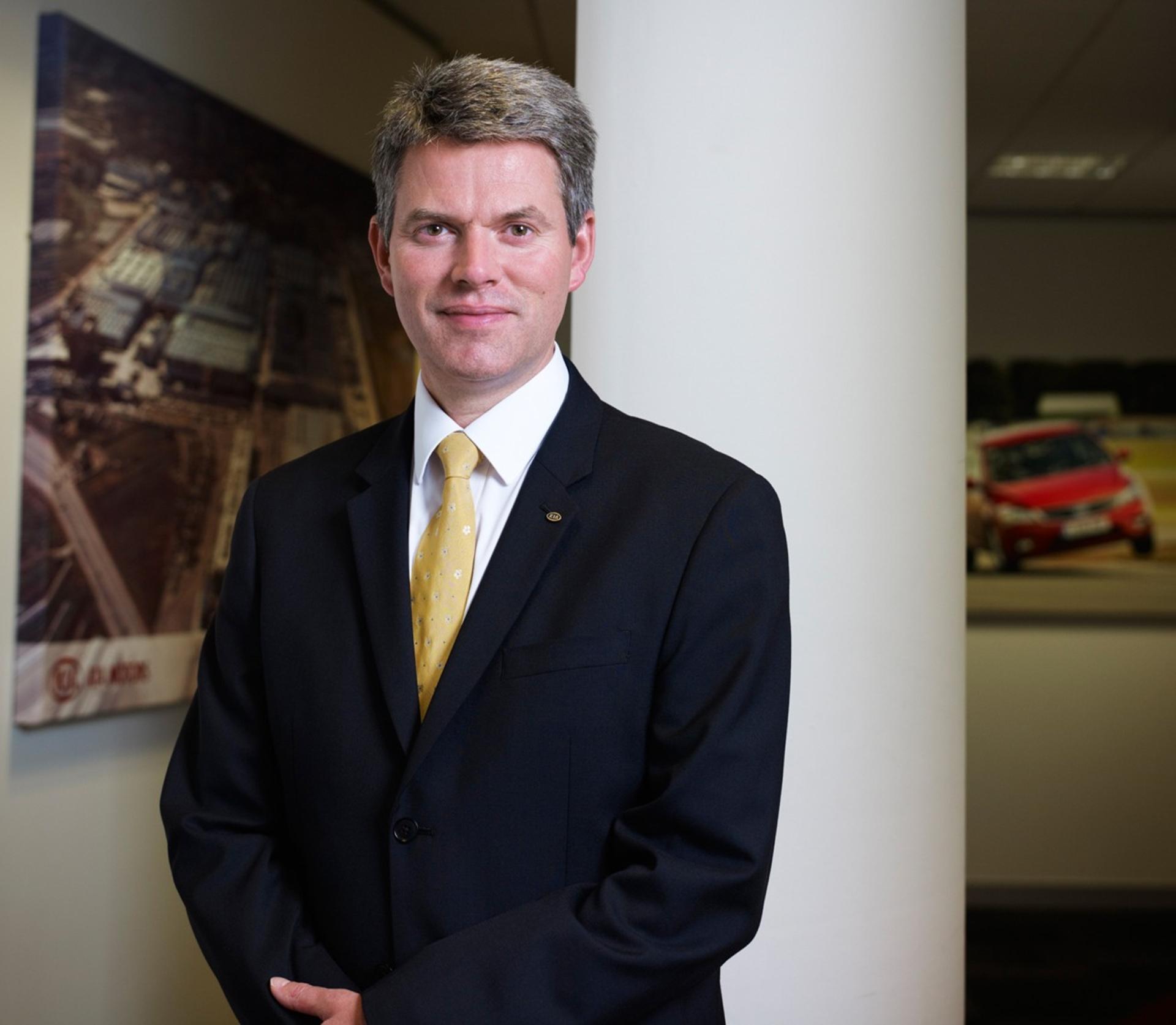 PAUL PHILPOTT TAKES UP THE REINS AS PRESIDENT AND CEO OF KIA MOTORS UK AND IRELAND