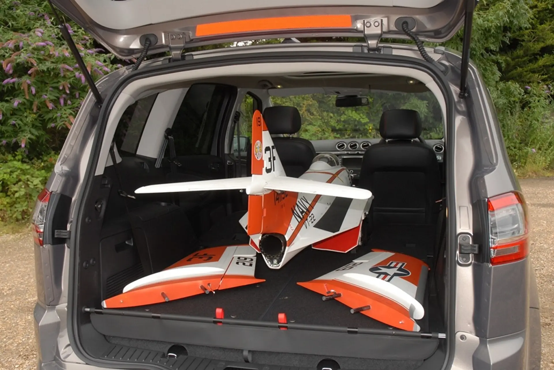 FORD S MAX Airplane