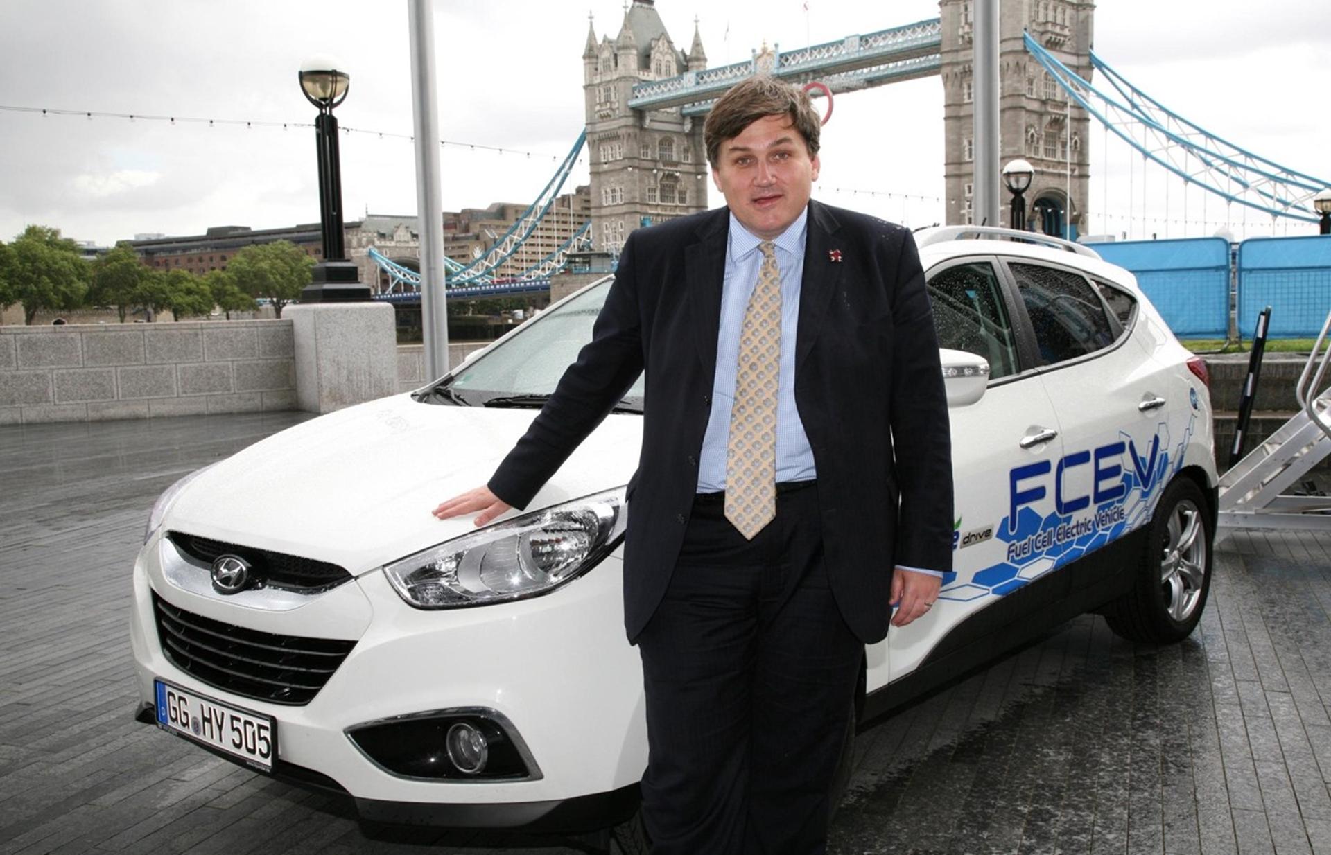 HYUNDAI SHOWCASES LATEST-GENERATION HYDROGEN-POWERED VEHICLE AT CITY HALL CONFERENCE