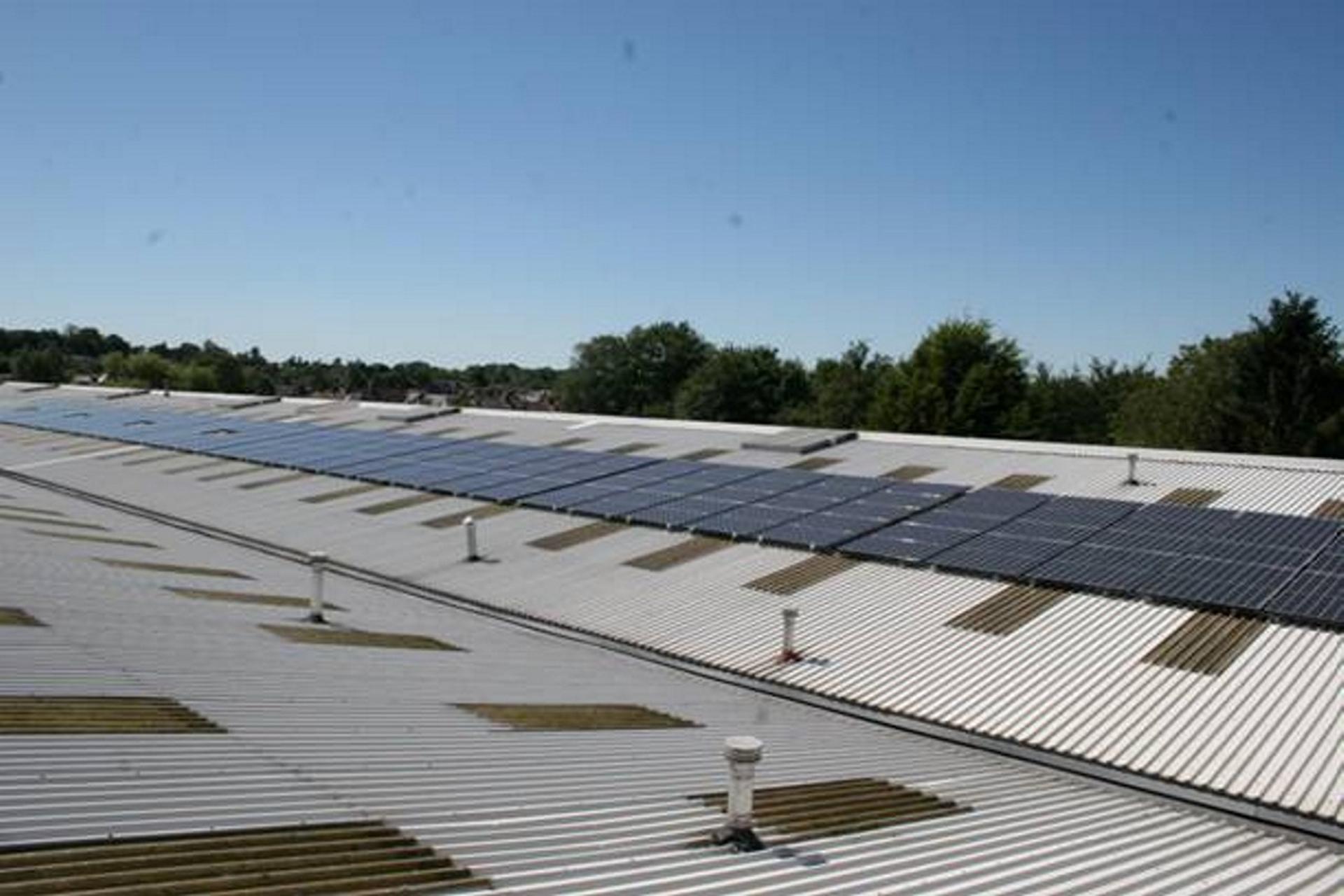 MITSUBISHI MOTORS IN THE UK DRIVES AHEAD WITH SOLAR POWER