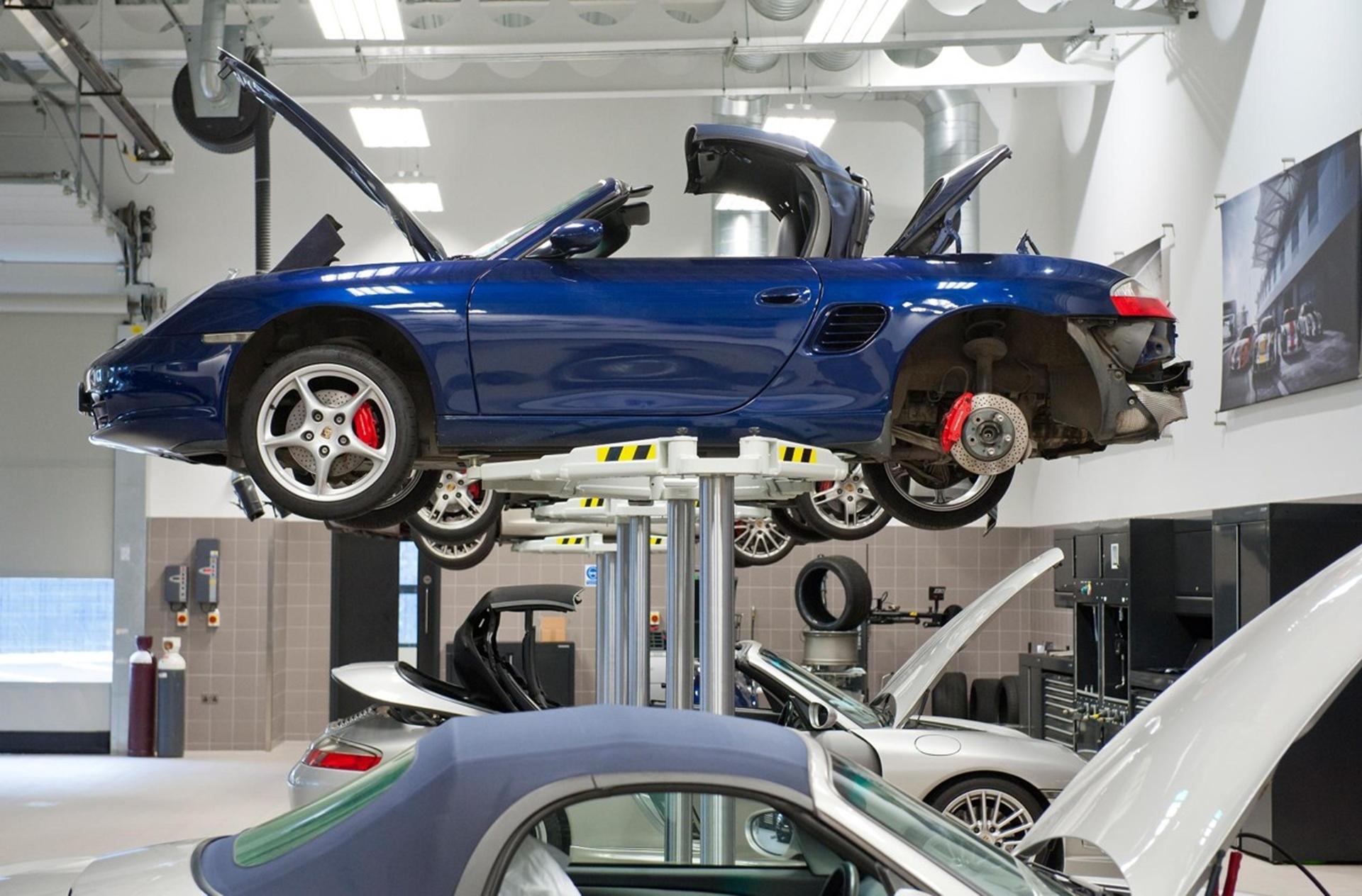 CUSTOMERS IN THE UK AND USA PLACE PORSCHE IN POLE POSITION