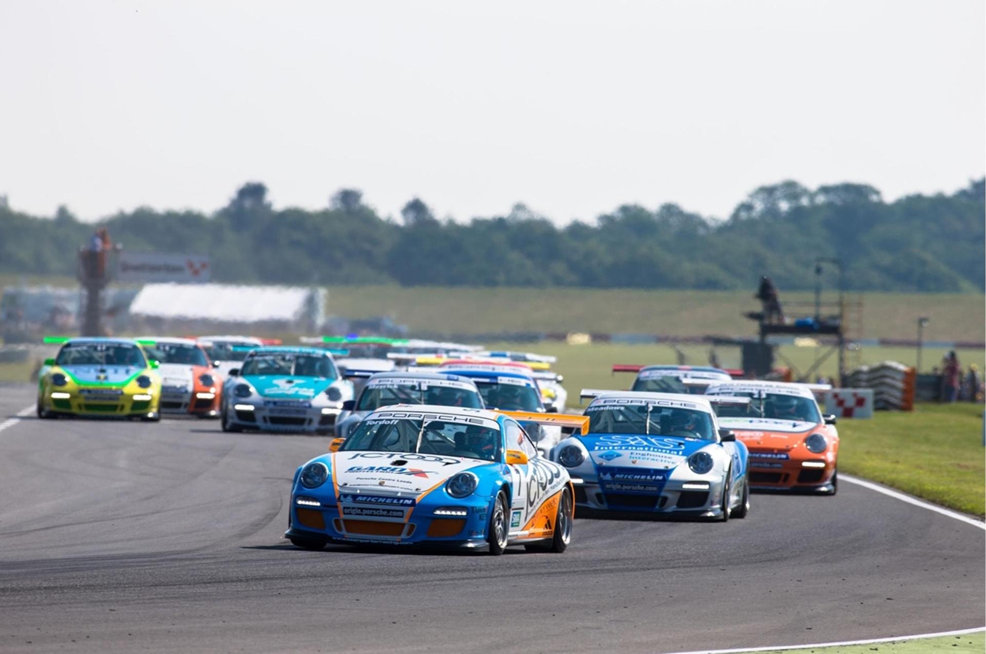 SAM TORDOFF SETS THE CARRERA CUP GB PACE AT SNETTERTON