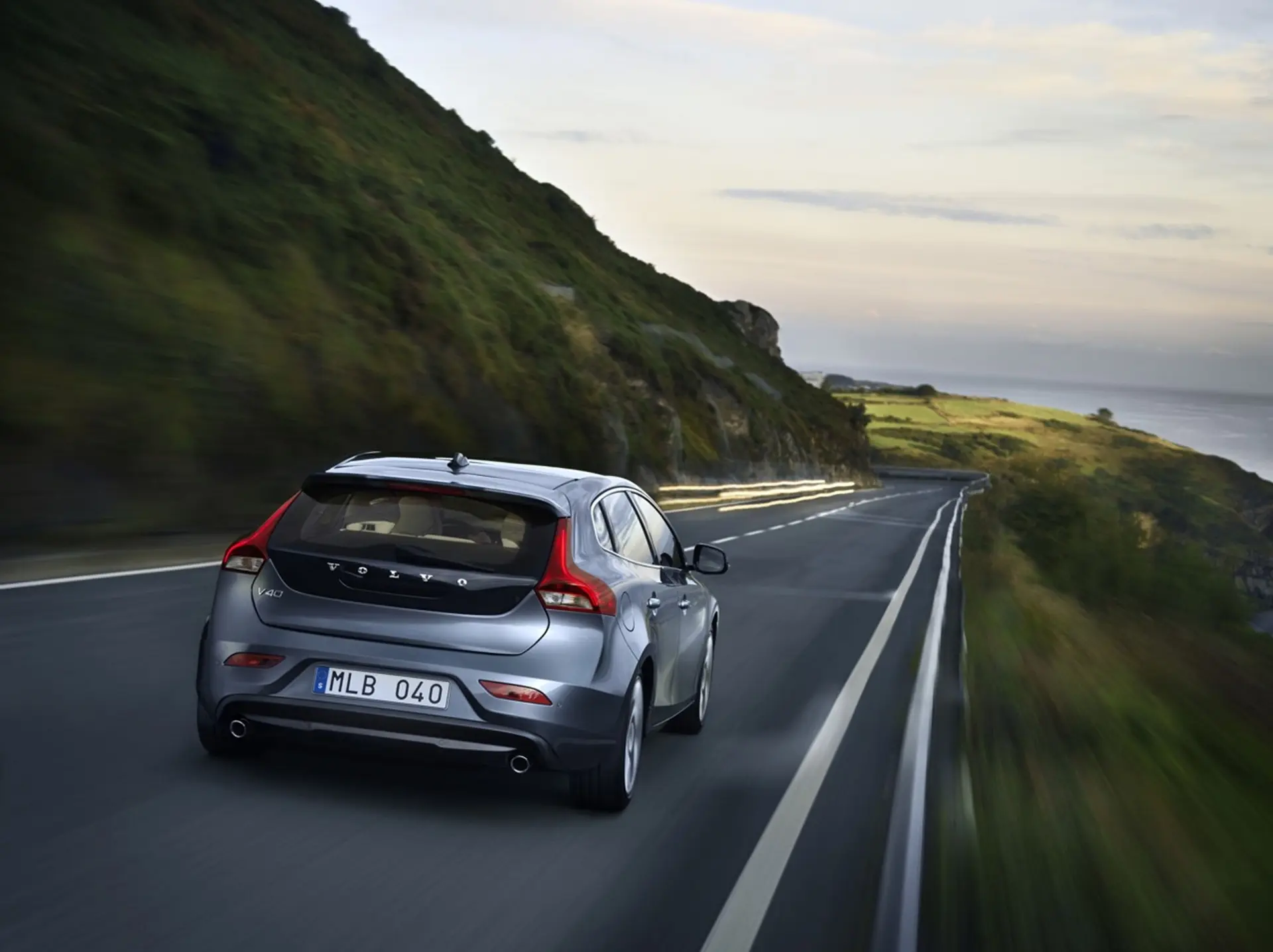 Volvo V40 prices