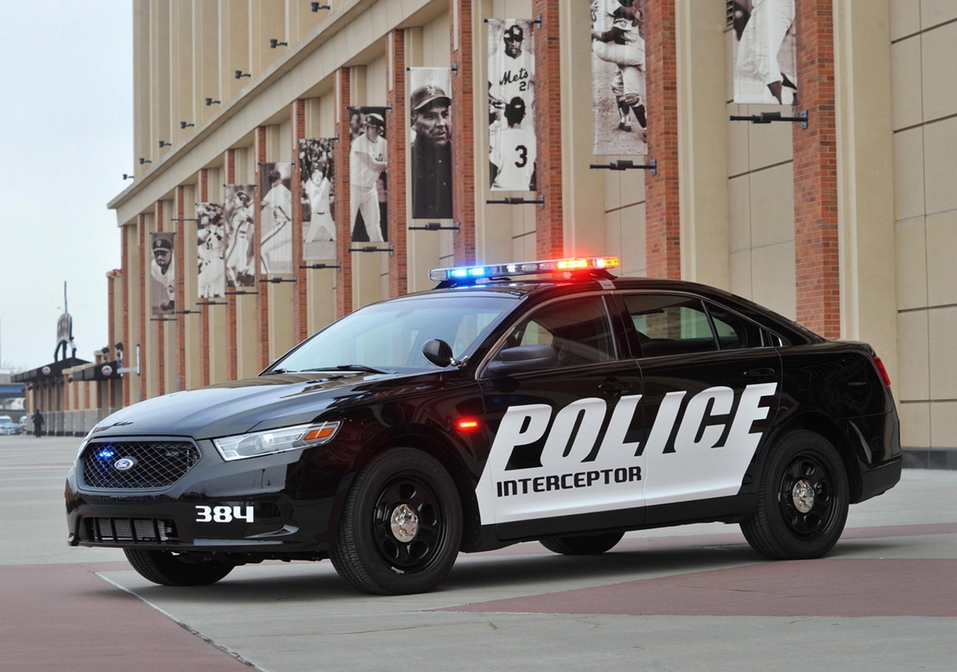 FORD BOOSTS POLICE INTERCEPTO​R SEDAN PERFORMANC​E AND FUEL ECONOMY WITH NEW 3.7-LITER TI-VCT ENGINE