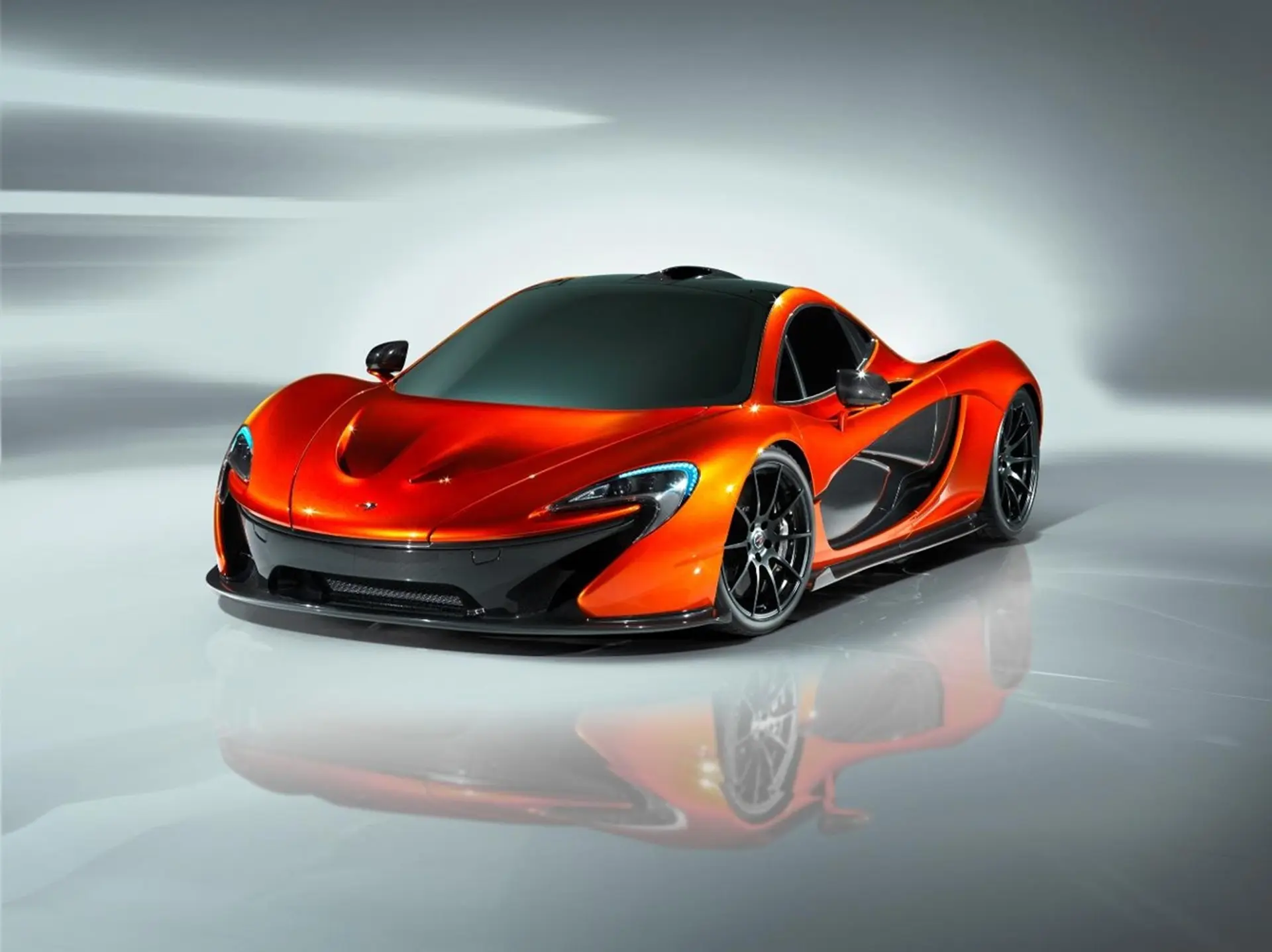 Paris Motor Show McLaren P1