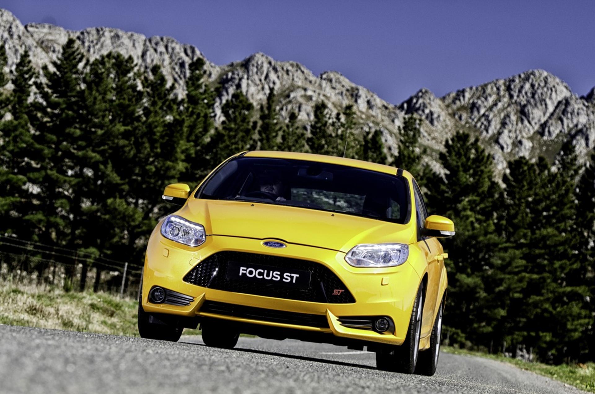 TURBOCHARGED 2.0-LITRE ECOBOOST POWERS FORD FOCUS ST