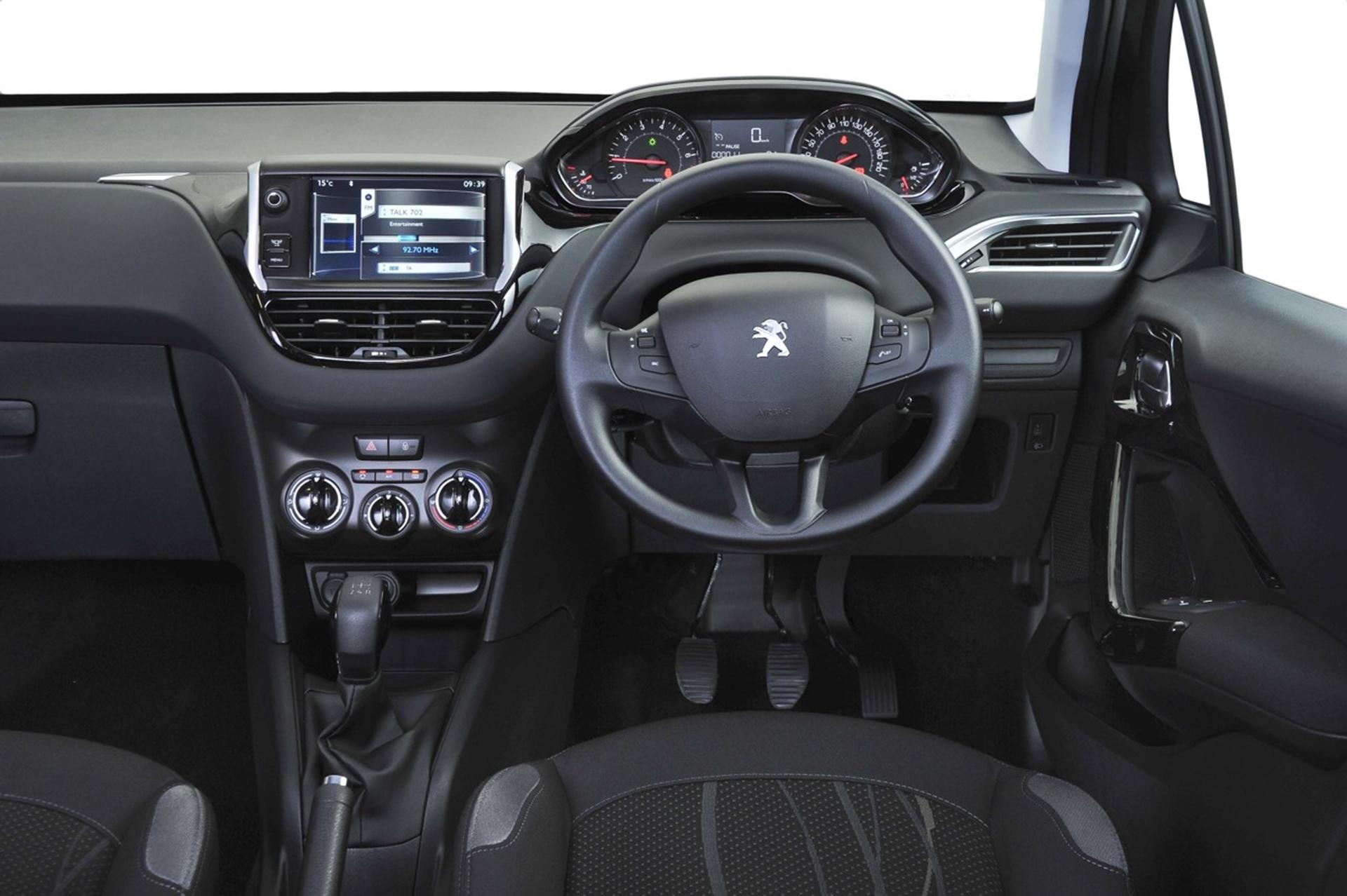 PEUGEOT 208: INTERIOR EXECUTION
