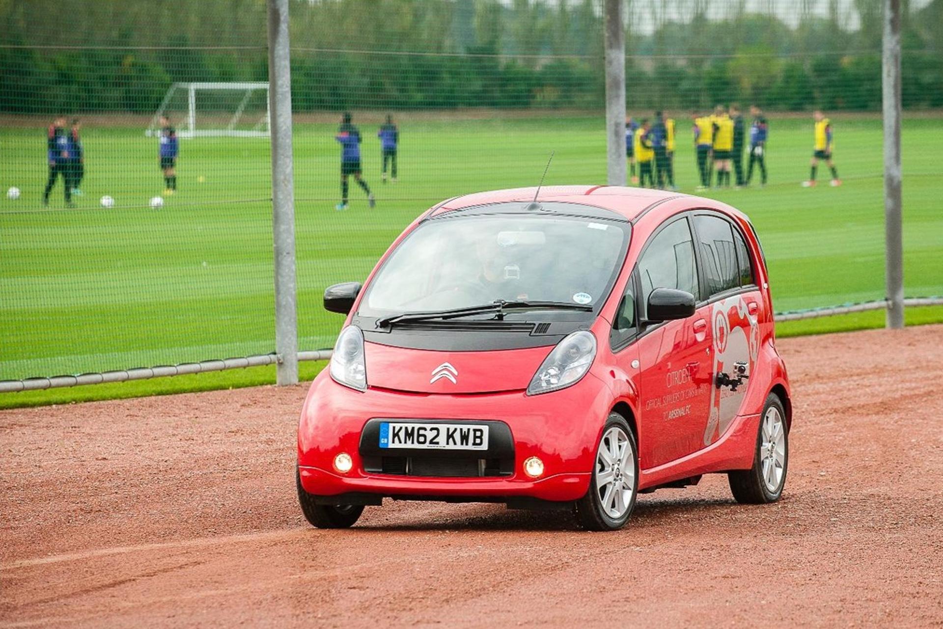 ARSENAL CHARGES FORWARD WITH CITROËN C-ZERO – CLUB ADDS ALL-ELECTRIC TECHNOLOGY TO FLEET