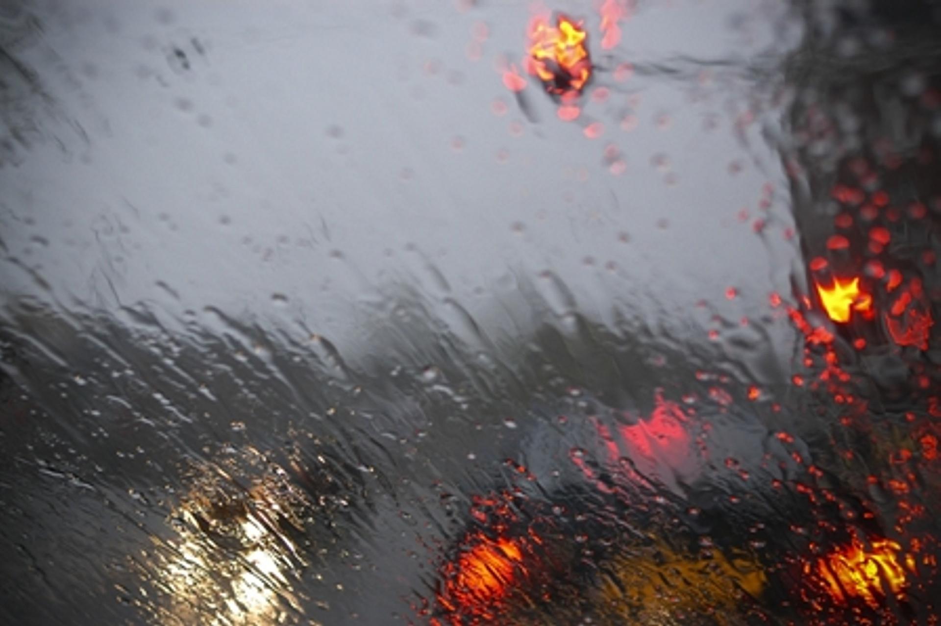 DRIVE SAFELY IN SEVERE RAIN