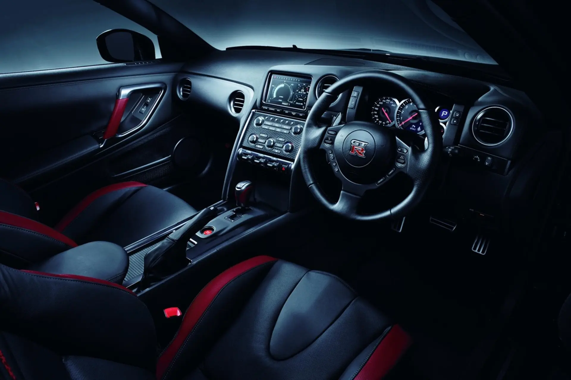 Nissan GT-R Inside