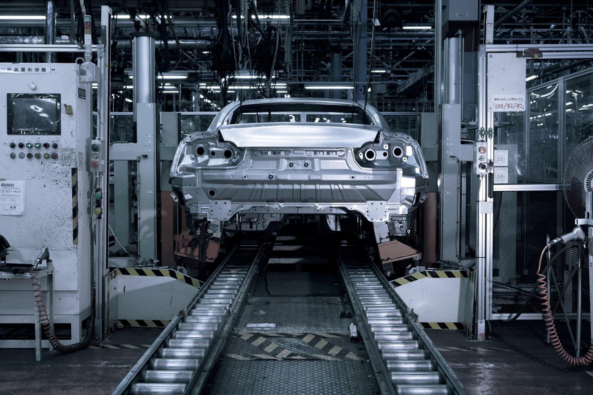 2013 NISSAN GT-R: ELEVATED PERFORMANCE