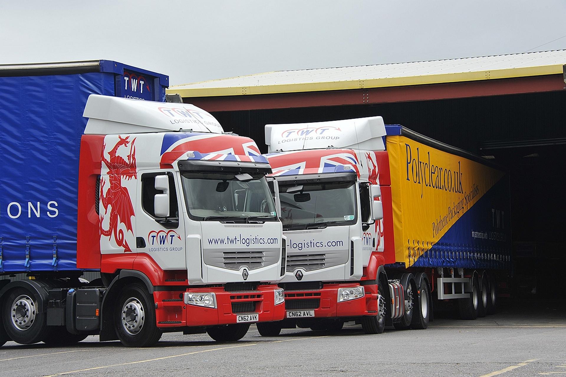 NEW RENAULT PREMIUMS CELEBRATE 25 YEARS FOR TWT LOGISTICS GROUP