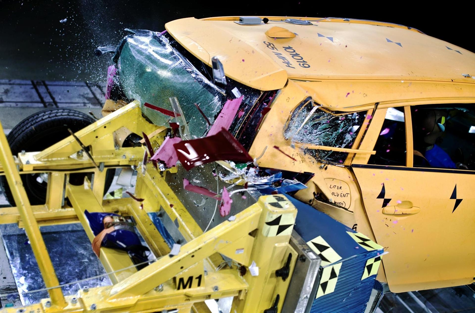 VOLVO V60 PLUG-IN HYBRID EURO NCAP