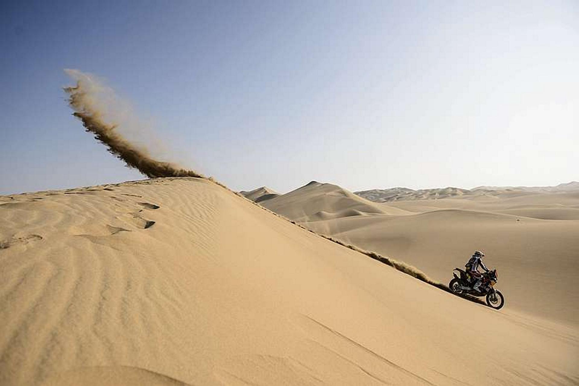 CYRIL DESPRES TAKES OVER AS OVERALL LEADER IN DAKAR 2013