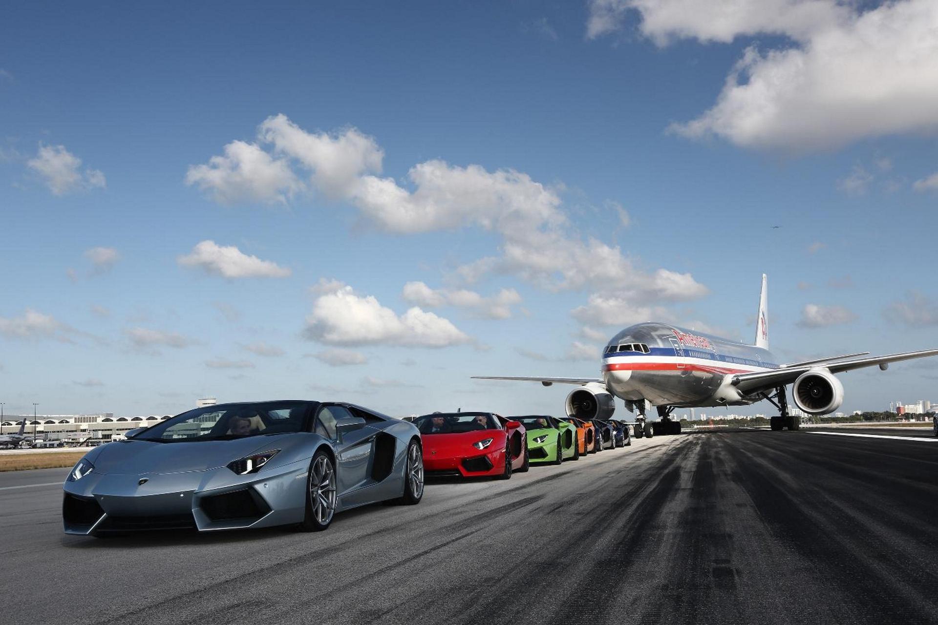 Lamborghini Aventador LP 700-4 Roadster High Speed Demonstration