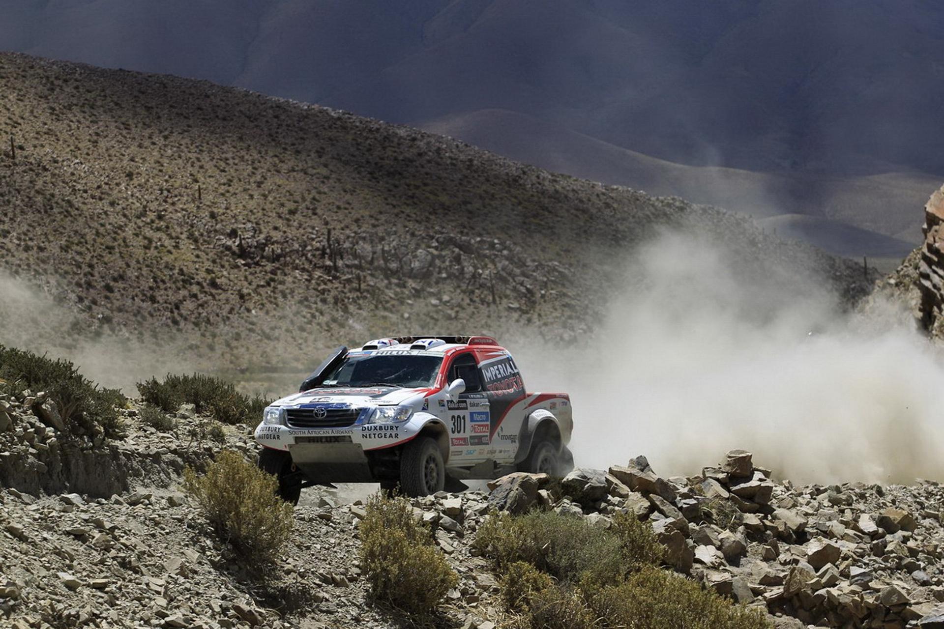 TOYOTA HILUX BATTLES THROUGH TO SECOND ON DAKAR 2013 RALLY