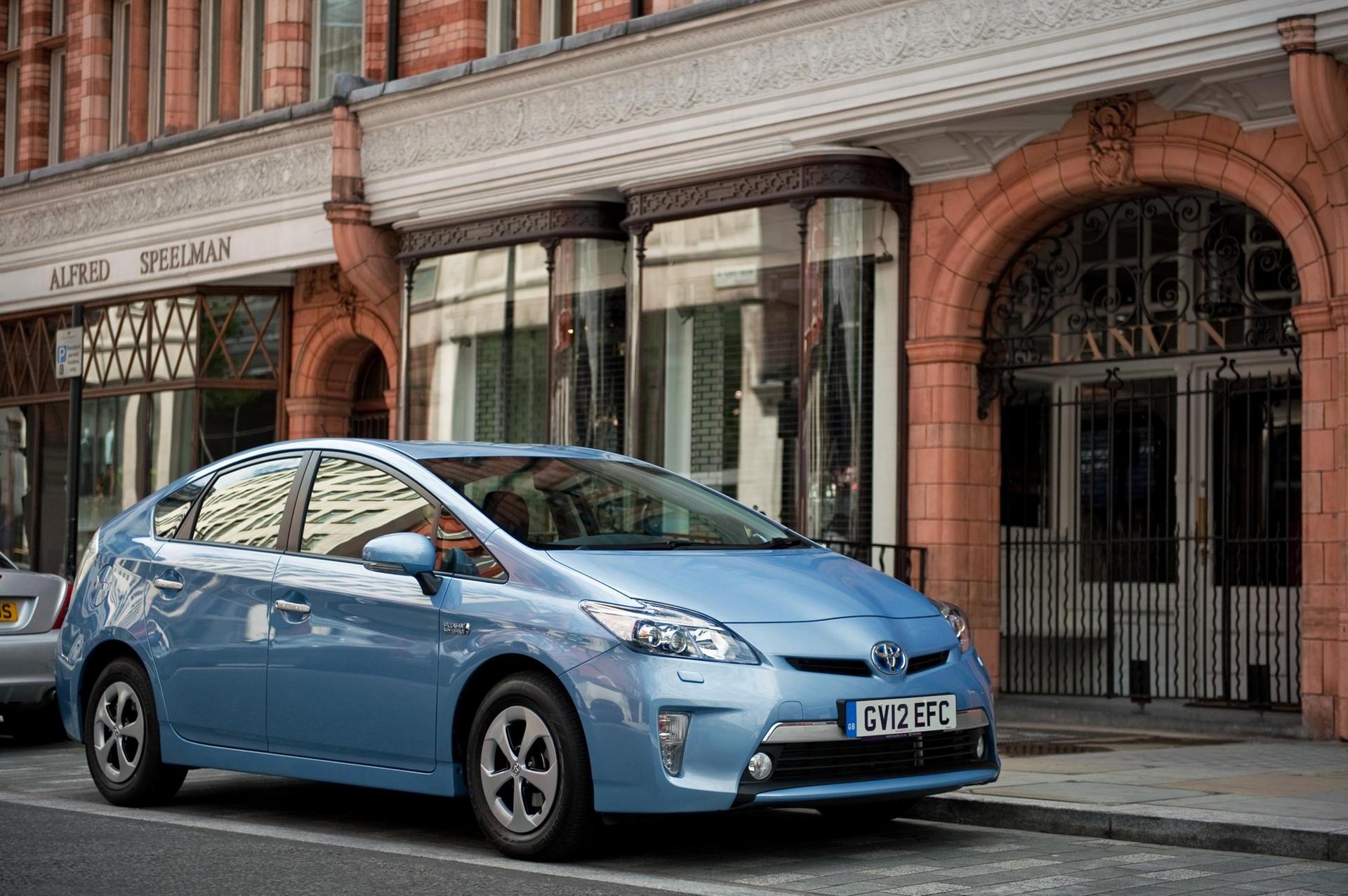 PRIUS PLUG-IN: THE UK’S BEST SELLING PLUG-IN HYBRID 2012